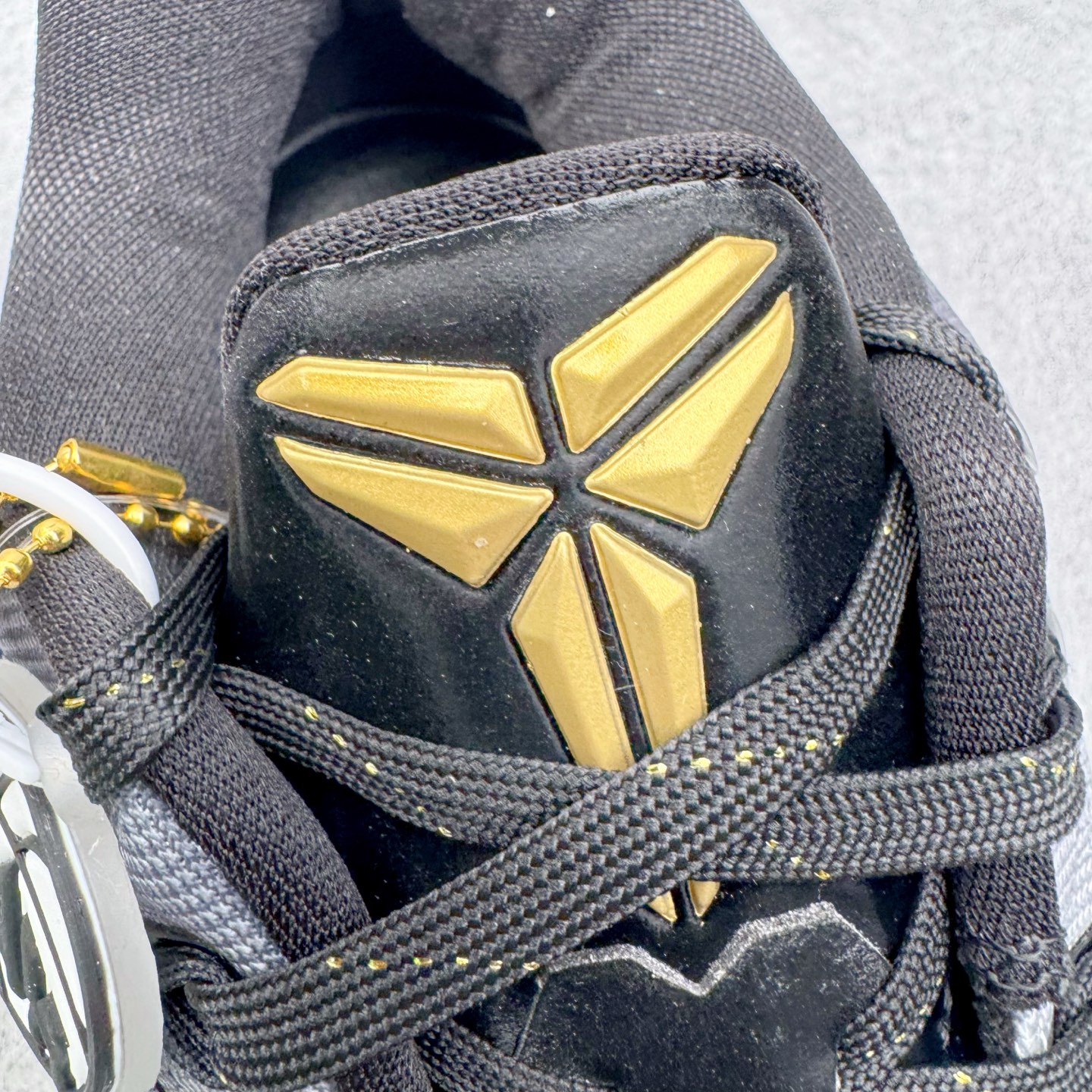 图片[12]-＃灭世/Max NK Kobe 9 Low EM Think Pink PE 科比九代舒适减震防滑低帮篮球鞋 GIGI黑金 FZ7333-002 ✅原楦打造灵动版型 鞋头➕腰身➕后跟 360°无死角 ✅原厂工艺3层立体编织flyknit鞋面 厚度同步ZP吊打市场“纯原” ✅原厂碳板加持 立体感区分市场货品 ✅区分市场货品🌪过验级拉帮细节 ✅内置全新复刻版中底鞋垫 REACT缓震 密度增加抗衰减 ✅针对海外市场增加 47.5 满足精英选手实战需求 最强科9 灭世制造 用实力让情怀落地 👊🏻 尺码：39 40 40.5 41 42 42.5 43 44 44.5 45 46 47.5-选品中心