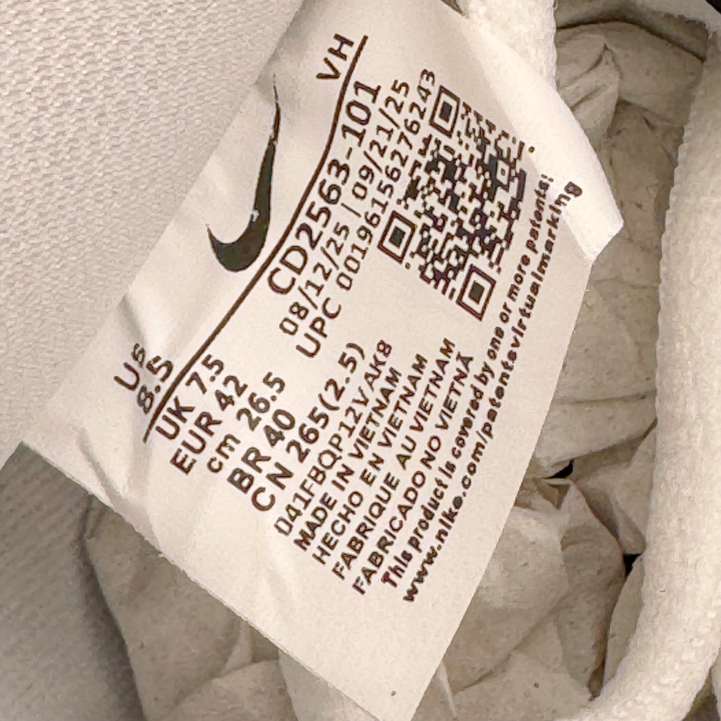 图片[10]-＃YC纯原 NK SB Dunk Low Pro 白黑生胶 CD2563-100 实力大厂出品 新配色陆续开发 利润个位数只为口碑 全套原纸板楦头开发 确保原汁原味 完美呈现DUNK版型 一比一鞋头弧度高度鞋身弧度 此版本只针对中端市场 皮料材质有所更替 其他数据细节工艺流程均保持一致 绝不口嗨 细节品控鞋型随意对比 独家私模官方第六代原厂航空铝磨具打磨大底 鞋头坡度极致还原 无解鞋型 原盒原配 圈内天花板工艺 原厂玻璃冲刀 超高清洁度 全鞋零毛边皮料切割 原厂中底布点胶 中底布拉帮走线遵循公司 尺码：36 36.5 37.5 38 38.5 39 40 40.5 41 42 42.5 43 44 44.5 45 46-选品中心