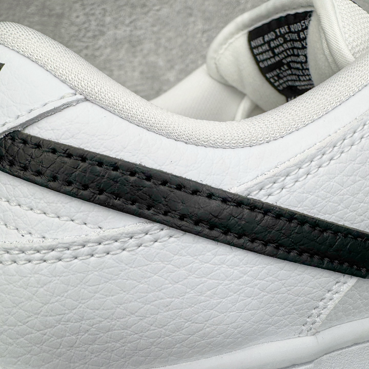 图片[15]-＃YC纯原 NK SB Dunk Low Pro 白黑生胶 CD2563-100 实力大厂出品 新配色陆续开发 利润个位数只为口碑 全套原纸板楦头开发 确保原汁原味 完美呈现DUNK版型 一比一鞋头弧度高度鞋身弧度 此版本只针对中端市场 皮料材质有所更替 其他数据细节工艺流程均保持一致 绝不口嗨 细节品控鞋型随意对比 独家私模官方第六代原厂航空铝磨具打磨大底 鞋头坡度极致还原 无解鞋型 原盒原配 圈内天花板工艺 原厂玻璃冲刀 超高清洁度 全鞋零毛边皮料切割 原厂中底布点胶 中底布拉帮走线遵循公司 尺码：36 36.5 37.5 38 38.5 39 40 40.5 41 42 42.5 43 44 44.5 45 46-选品中心