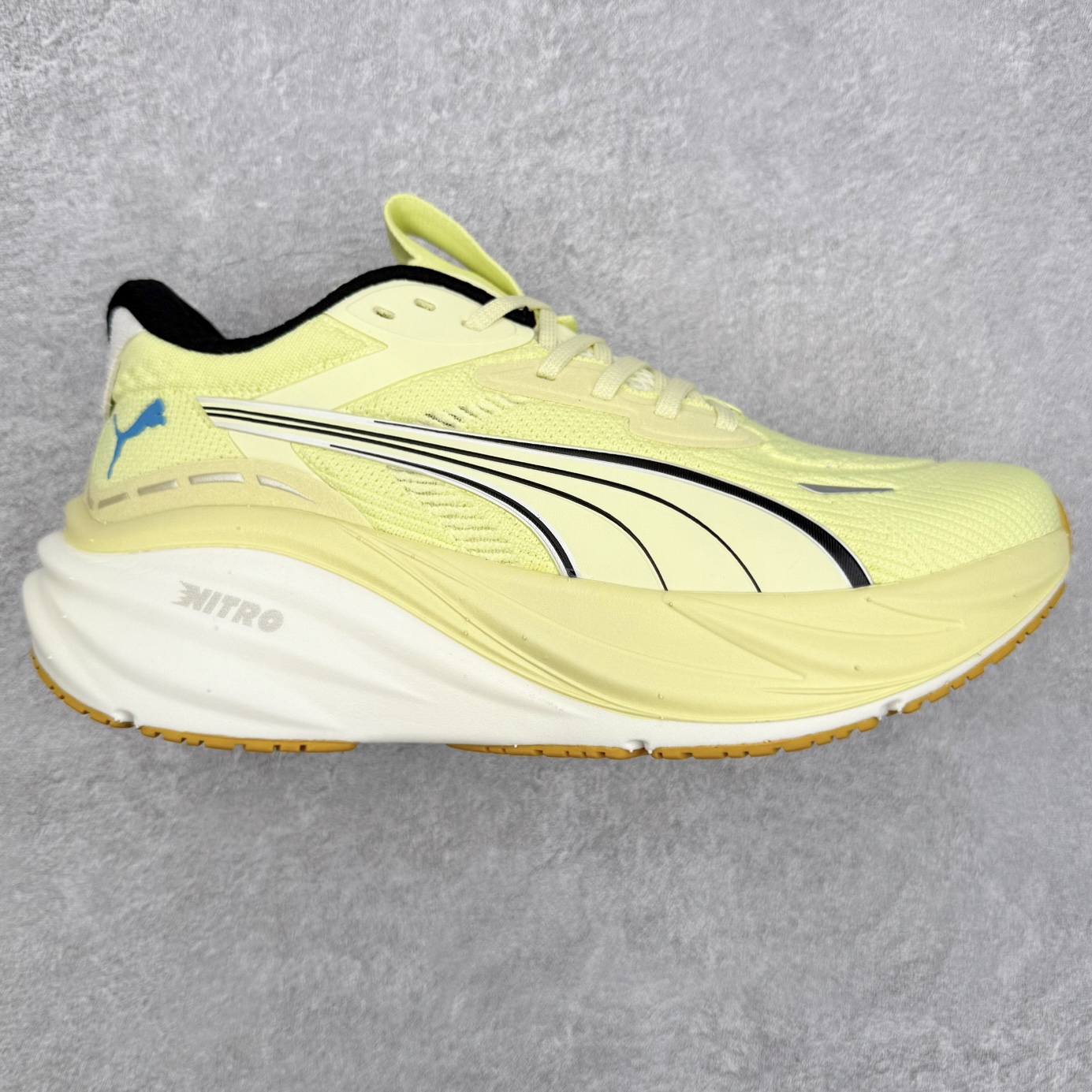 PUMA彪马 Electrify Nitro 4 时尚潮流透气低帮跑步鞋 彪马（Puma）是全球著名的运动品牌，中文作彪马，意为美洲狮，由创始人鲁道夫•达斯勒（Rudolf Dassler）于1948年在德国建立了这个品牌，数十年来PUMA一直在运动界位居要角，近几年来更成功的结合运动、休闲，时尚为一体，跃升为年轻人最爱品牌之一。实拍调校N版已经零色差零失真 百分百还原实物色彩所见即所得 不存在货不对板色差等低级问题 选购参考实物拍摄 不混卖不参货 只用心做好货严格选品 承诺混一赔十 尺码：36 36.5 37.5 38 38.5 39 40 40.5 41 42 42.5 43 44 44.5 45-选品中心