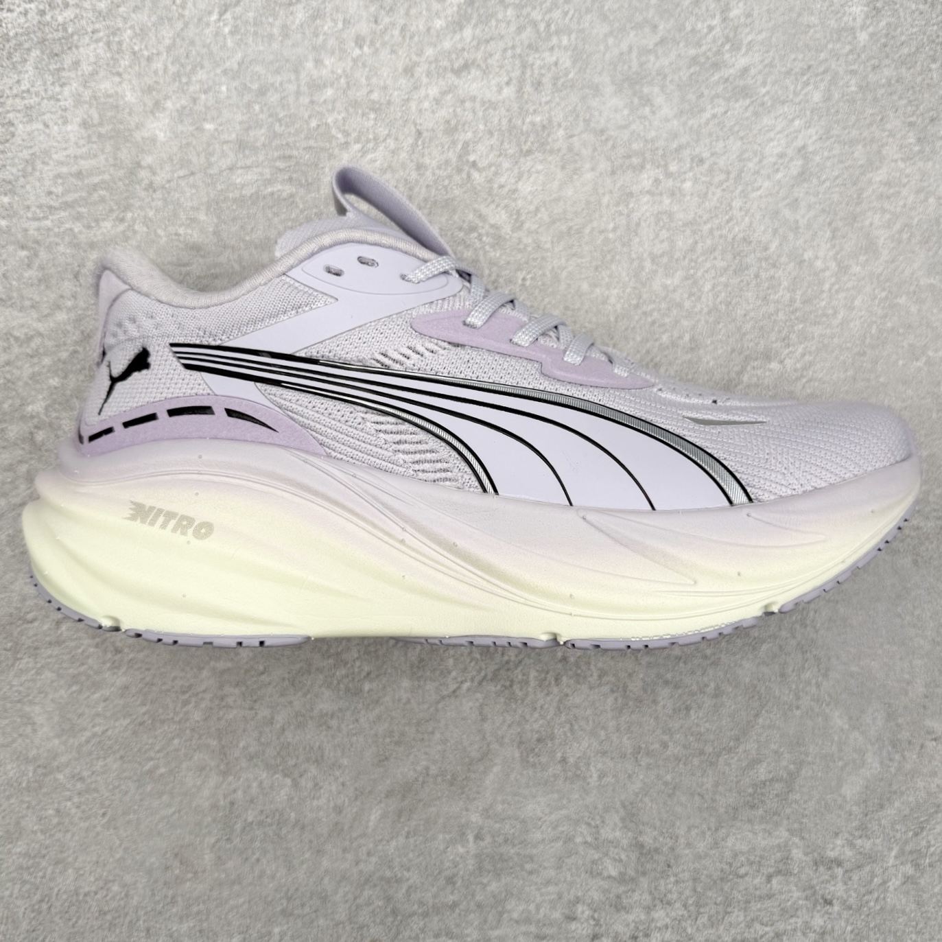 PUMA彪马 Electrify Nitro 4 时尚潮流透气低帮跑步鞋 彪马（Puma）是全球著名的运动品牌，中文作彪马，意为美洲狮，由创始人鲁道夫•达斯勒（Rudolf Dassler）于1948年在德国建立了这个品牌，数十年来PUMA一直在运动界位居要角，近几年来更成功的结合运动、休闲，时尚为一体，跃升为年轻人最爱品牌之一。实拍调校N版已经零色差零失真 百分百还原实物色彩所见即所得 不存在货不对板色差等低级问题 选购参考实物拍摄 不混卖不参货 只用心做好货严格选品 承诺混一赔十 尺码：36 36.5 37.5 38 38.5 39 40 40.5 41 42 42.5 43 44 44.5 45-选品中心