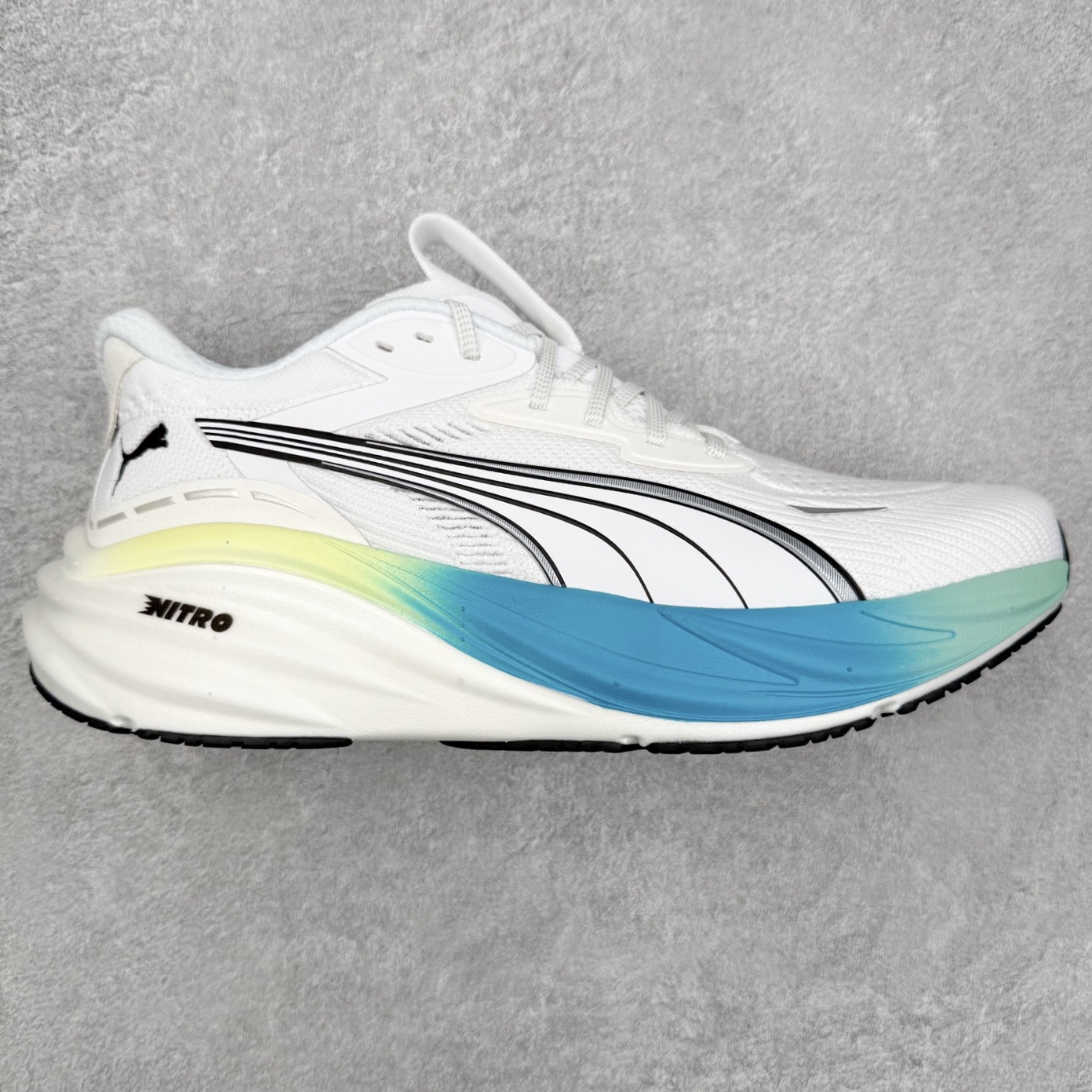 PUMA彪马 Electrify Nitro 4 时尚潮流透气低帮跑步鞋 彪马（Puma）是全球著名的运动品牌，中文作彪马，意为美洲狮，由创始人鲁道夫•达斯勒（Rudolf Dassler）于1948年在德国建立了这个品牌，数十年来PUMA一直在运动界位居要角，近几年来更成功的结合运动、休闲，时尚为一体，跃升为年轻人最爱品牌之一。实拍调校N版已经零色差零失真 百分百还原实物色彩所见即所得 不存在货不对板色差等低级问题 选购参考实物拍摄 不混卖不参货 只用心做好货严格选品 承诺混一赔十 尺码：36 36.5 37.5 38 38.5 39 40 40.5 41 42 42.5 43 44 44.5 45-选品中心