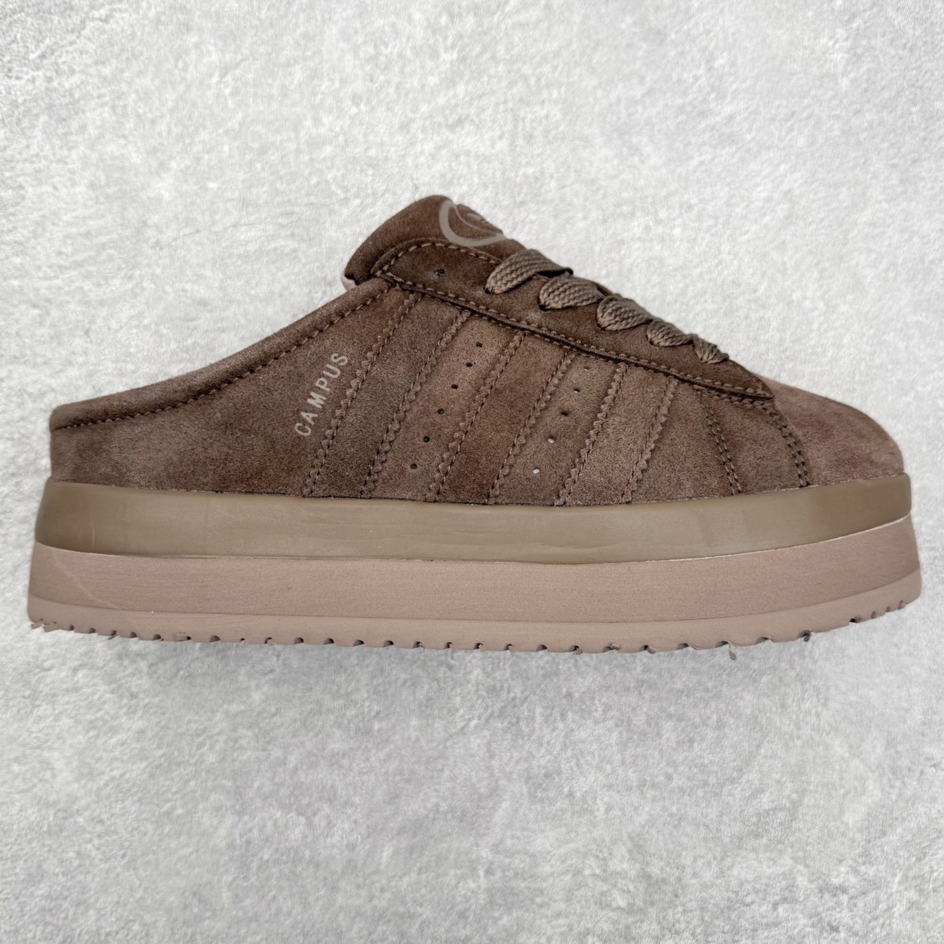 AD Originals CAMPUS 00S 面包鞋经典复古舒适包头拖鞋 实拍调校N版已经零色差零失真 百分百还原实物色彩所见即所得 不存在货不对板色差等低级问题 选购参考实物拍摄 不混卖不参货 只用心做好货严格选品 承诺混一赔十 尺码：36 36.5 37.5 38 38.5 39 40 40.5 41 42 42.5 43 44 44.5 45-选品中心