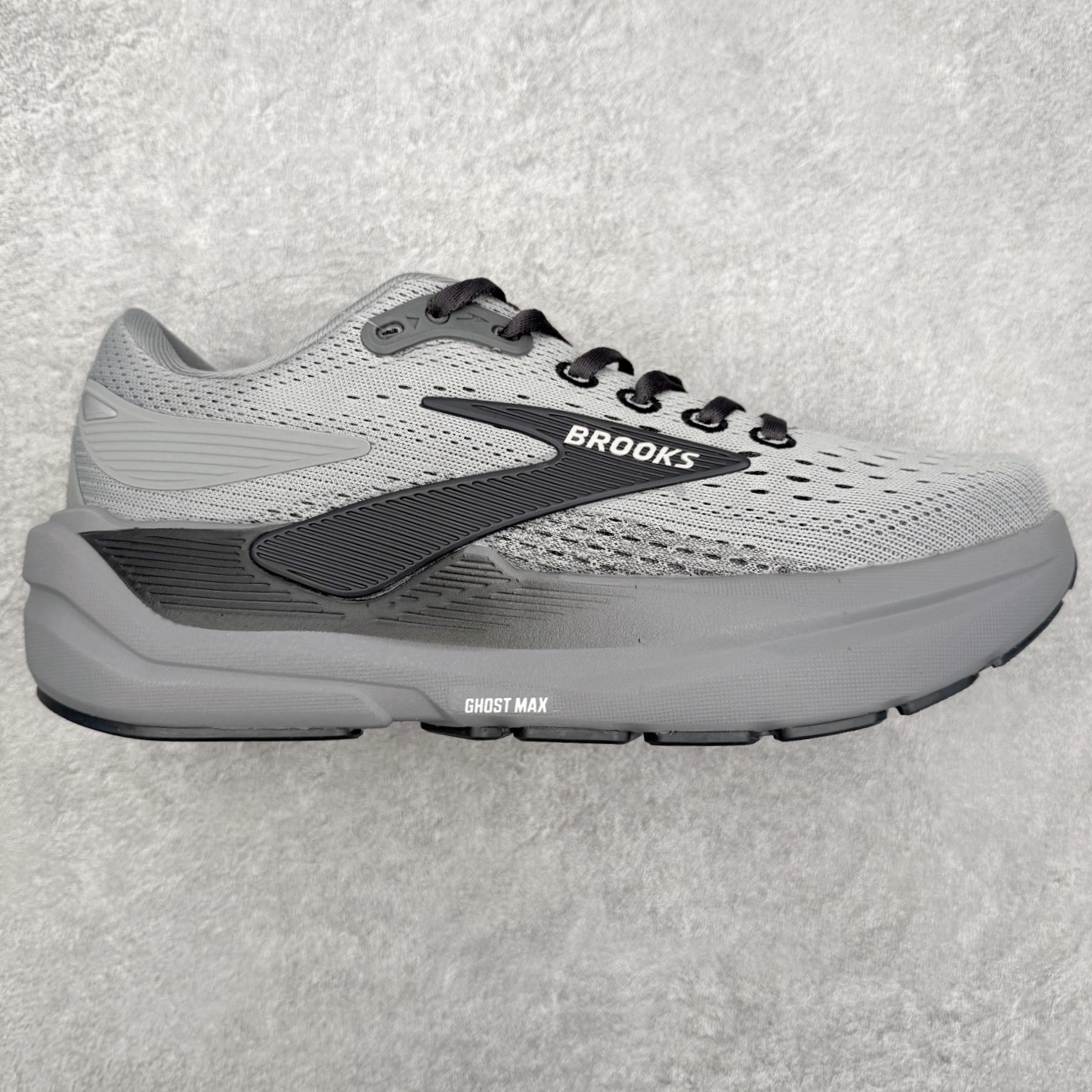 Brooks布鲁克斯 Ghost Max 3 运动舒适防滑耐磨低帮跑步鞋 实拍调校N版已经零色差零失真 百分百还原实物色彩所见即所得 不存在货不对板色差等低级问题 选购参考实物拍摄 不混卖不参货 只用心做好货严格选品 承诺混一赔十 尺码：36 36.5 37.5 38 38.5 39 40 40.5 41 42 42.5 43 44 44.5 45-选品中心