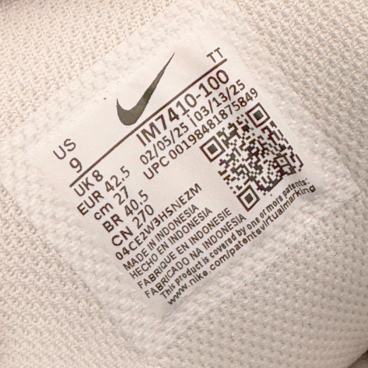 图片[12]-＃KZ神版 NK Air Max 95 OG Blue Spark 舒适百搭耐磨低帮气垫休闲跑步鞋 灰黑蓝 IM7410-100 经典重温 外单专供大厂出品 品质稳定 一百余色 终端操作 鞋款设计灵感源于人体构造 中底设计基于人体的脊柱构造 是整体设计的核心 尼龙孔眼代表了肋骨 而分层式面板和网眼象征着肌肉纤维和肉体组织 Air Max 95采用了两个独立的吹塑成型的Air-Sole单元 并首次在前掌使用可视化气垫设计 Swoosh logo夜当作一个 点符号放在了鞋子的后帮位置 20年的发展让 AIR MAX 95有了不同的故事 20年后再度面向世人的时候 焕然一新的面貌 让人有了另外一种清新脱俗的感觉 尺码：40 40.5 41 42 42.5 43 44 44.5 45 45.5 46 47.5 48.5-选品中心