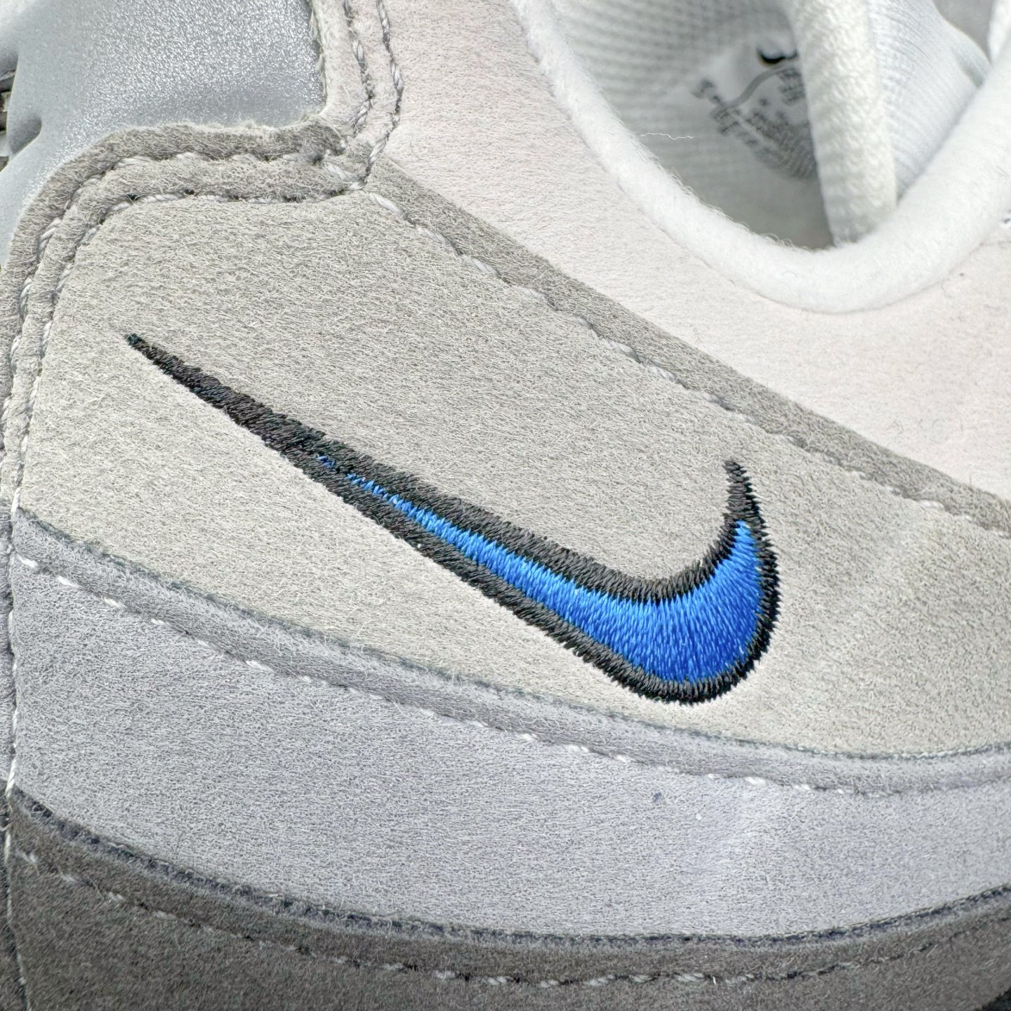 图片[17]-＃KZ神版 NK Air Max 95 OG Blue Spark 舒适百搭耐磨低帮气垫休闲跑步鞋 灰黑蓝 IM7410-100 经典重温 外单专供大厂出品 品质稳定 一百余色 终端操作 鞋款设计灵感源于人体构造 中底设计基于人体的脊柱构造 是整体设计的核心 尼龙孔眼代表了肋骨 而分层式面板和网眼象征着肌肉纤维和肉体组织 Air Max 95采用了两个独立的吹塑成型的Air-Sole单元 并首次在前掌使用可视化气垫设计 Swoosh logo夜当作一个 点符号放在了鞋子的后帮位置 20年的发展让 AIR MAX 95有了不同的故事 20年后再度面向世人的时候 焕然一新的面貌 让人有了另外一种清新脱俗的感觉 尺码：40 40.5 41 42 42.5 43 44 44.5 45 45.5 46 47.5 48.5-选品中心