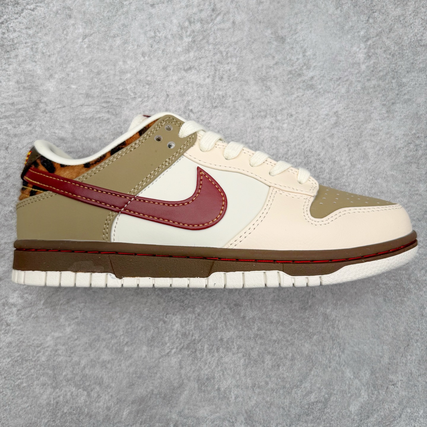 ＃YC纯原 NK Dunk Low 卡其豹纹 IM6687-262 实力大厂出品 新配色陆续开发 利润个位数只为口碑 全套原纸板楦头开发 确保原汁原味 完美呈现DUNK版型 一比一鞋头弧度高度鞋身弧度 此版本只针对中端市场 皮料材质有所更替 其他数据细节工艺流程均保持一致 绝不口嗨 细节品控鞋型随意对比 独家私模官方第六代原厂航空铝磨具打磨大底 鞋头坡度极致还原 无解鞋型 原盒原配 圈内天花板工艺 原厂玻璃冲刀 超高清洁度 全鞋零毛边皮料切割 原厂中底布点胶 中底布拉帮走线遵循公司 尺码：36 36.5 37.5 38 38.5 39 40 40.5 41 42 42.5 43 44 44.5 45 46-选品中心