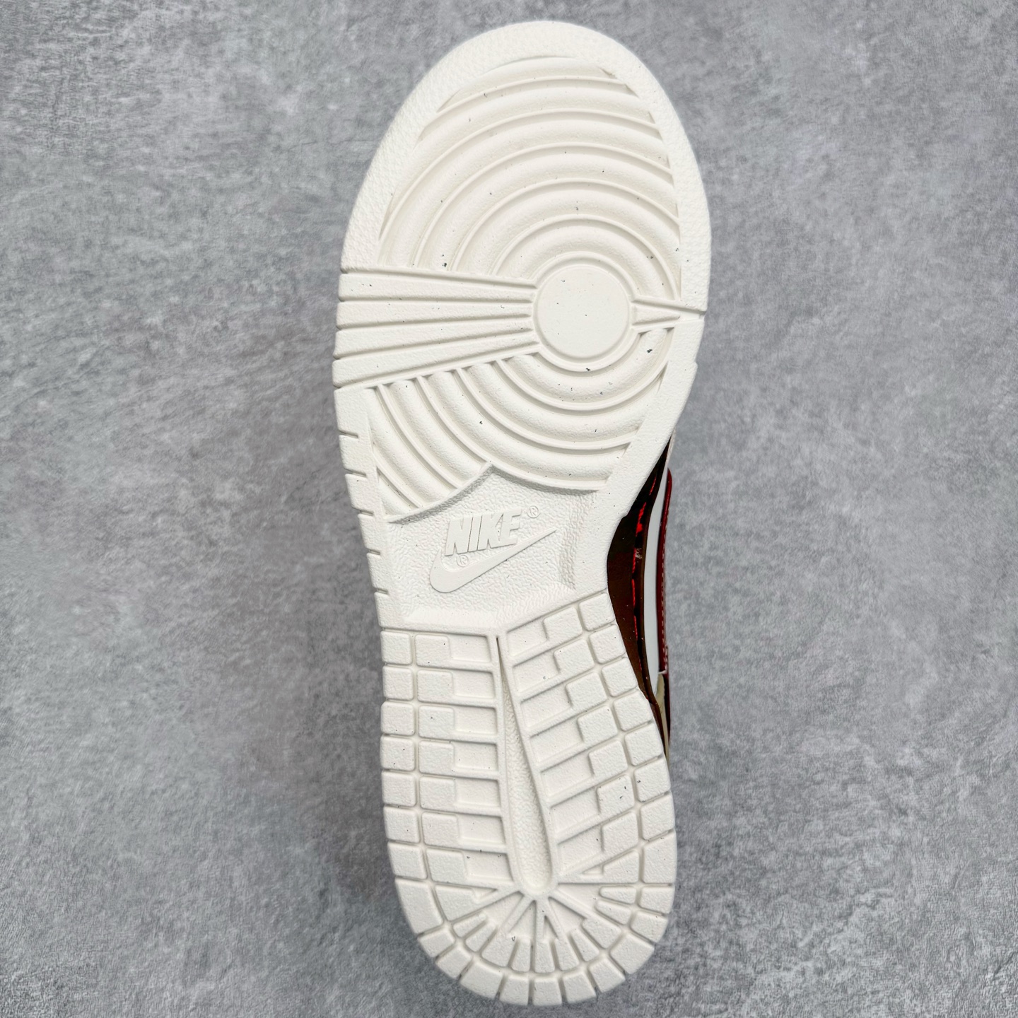 图片[9]-＃YC纯原 NK Dunk Low 卡其豹纹 IM6687-262 实力大厂出品 新配色陆续开发 利润个位数只为口碑 全套原纸板楦头开发 确保原汁原味 完美呈现DUNK版型 一比一鞋头弧度高度鞋身弧度 此版本只针对中端市场 皮料材质有所更替 其他数据细节工艺流程均保持一致 绝不口嗨 细节品控鞋型随意对比 独家私模官方第六代原厂航空铝磨具打磨大底 鞋头坡度极致还原 无解鞋型 原盒原配 圈内天花板工艺 原厂玻璃冲刀 超高清洁度 全鞋零毛边皮料切割 原厂中底布点胶 中底布拉帮走线遵循公司 尺码：36 36.5 37.5 38 38.5 39 40 40.5 41 42 42.5 43 44 44.5 45 46-选品中心