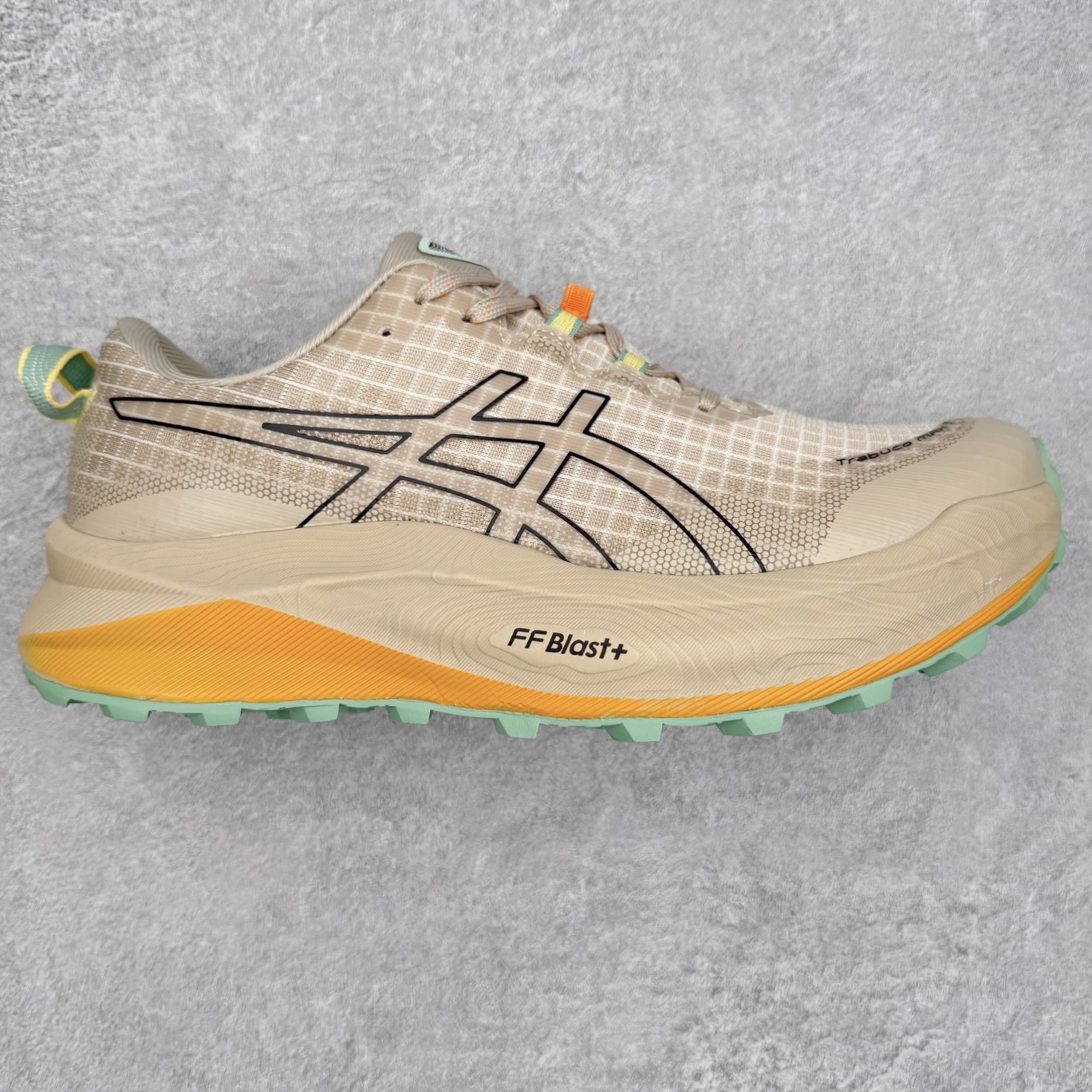 Asics GEL-TRABUCO 13 GTX 亚瑟士舒适百搭轻便透气减震低帮跑步鞋 ASICS（亚瑟士）是日本实业家鬼冢喜八郎创立的跑鞋运动品牌，名字想法源自著名的拉丁谚语“AnimaSana In Corpore Sano”，意为“健全的精神寓于强健的体魄”。正如其名字的含义，ASICS亚瑟士一直坚信保持身体的健康与活力是打造健康快乐的生活方式的最佳途径。亚瑟士的跑鞋、篮球鞋等系列集专业与美貌于一身，拥有极高的热度。2016年，ASICS在“2016年日本最佳全球品牌”排行榜名列第17名。尺码：36 37 37.5 38 39 39.5 40 40.5 41.5 42 42.5 43.5 44 45-选品中心