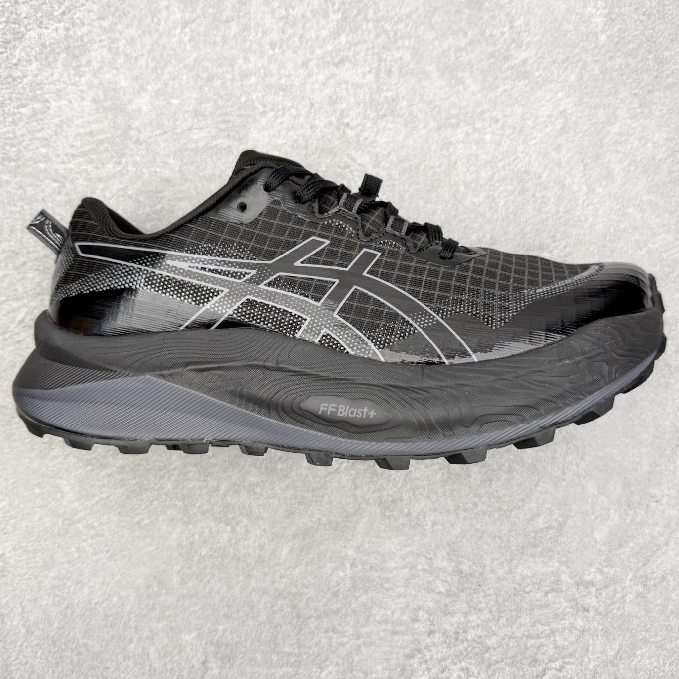 Asics GEL-TRABUCO 13 GTX 亚瑟士舒适百搭轻便透气减震低帮跑步鞋 ASICS（亚瑟士）是日本实业家鬼冢喜八郎创立的跑鞋运动品牌，名字想法源自著名的拉丁谚语“AnimaSana In Corpore Sano”，意为“健全的精神寓于强健的体魄”。正如其名字的含义，ASICS亚瑟士一直坚信保持身体的健康与活力是打造健康快乐的生活方式的最佳途径。亚瑟士的跑鞋、篮球鞋等系列集专业与美貌于一身，拥有极高的热度。2016年，ASICS在“2016年日本最佳全球品牌”排行榜名列第17名。尺码：36 37 37.5 38 39 39.5 40 40.5 41.5 42 42.5 43.5 44 45-选品中心