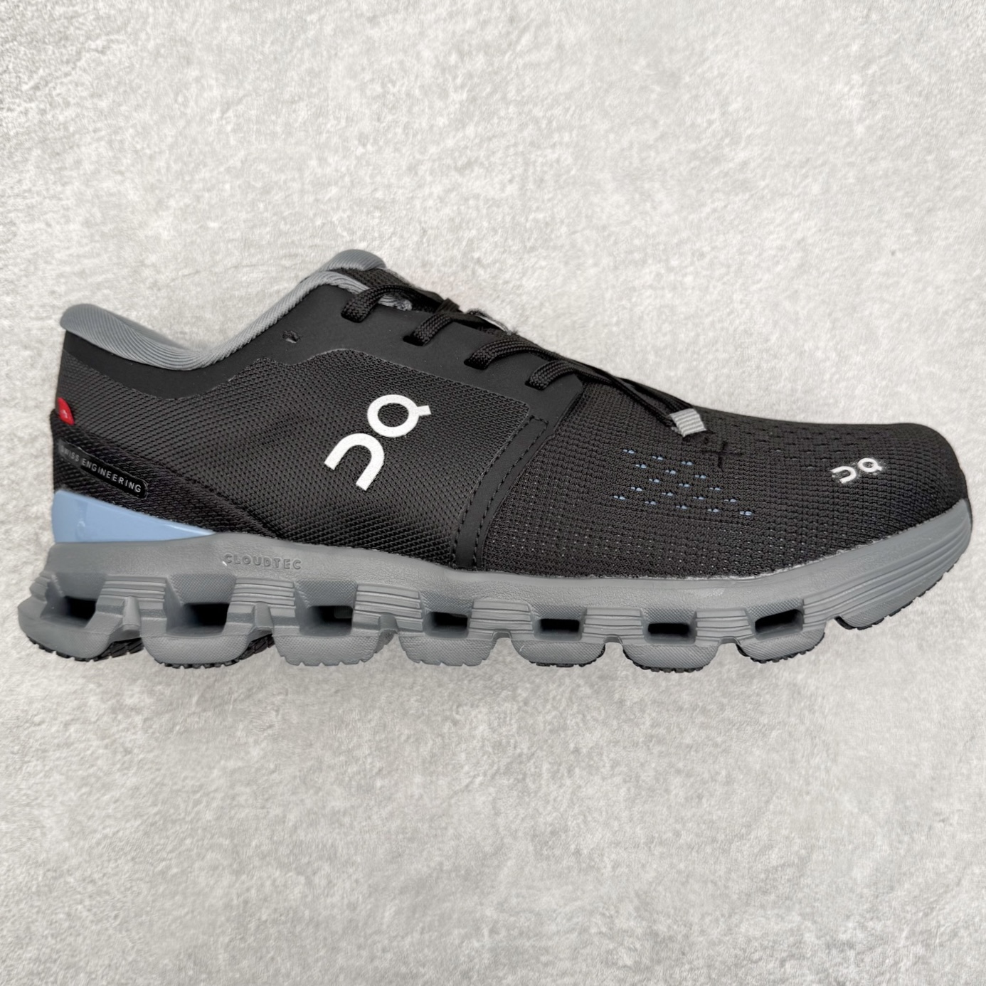 On昂跑 Cloudtilt X 4 系带减震耐磨低帮生活休闲鞋 此运动品牌 开创于2010年 缓震着陆、强效回弹、轻柔质感的设计构思始终是ON研制关键 与此同时基于“为全球提供革新性的跑步感受”信念 陆续推出了多款跑鞋及其以专业运动人体跑步工程学为设计关键的功能性跑步服饰设备 让跑者不费力气地畅快畅跑 尺码：36 36.5 37.5 38 38.5 39 40 40.5 41 42 42.5 43 44 44.5 45-选品中心