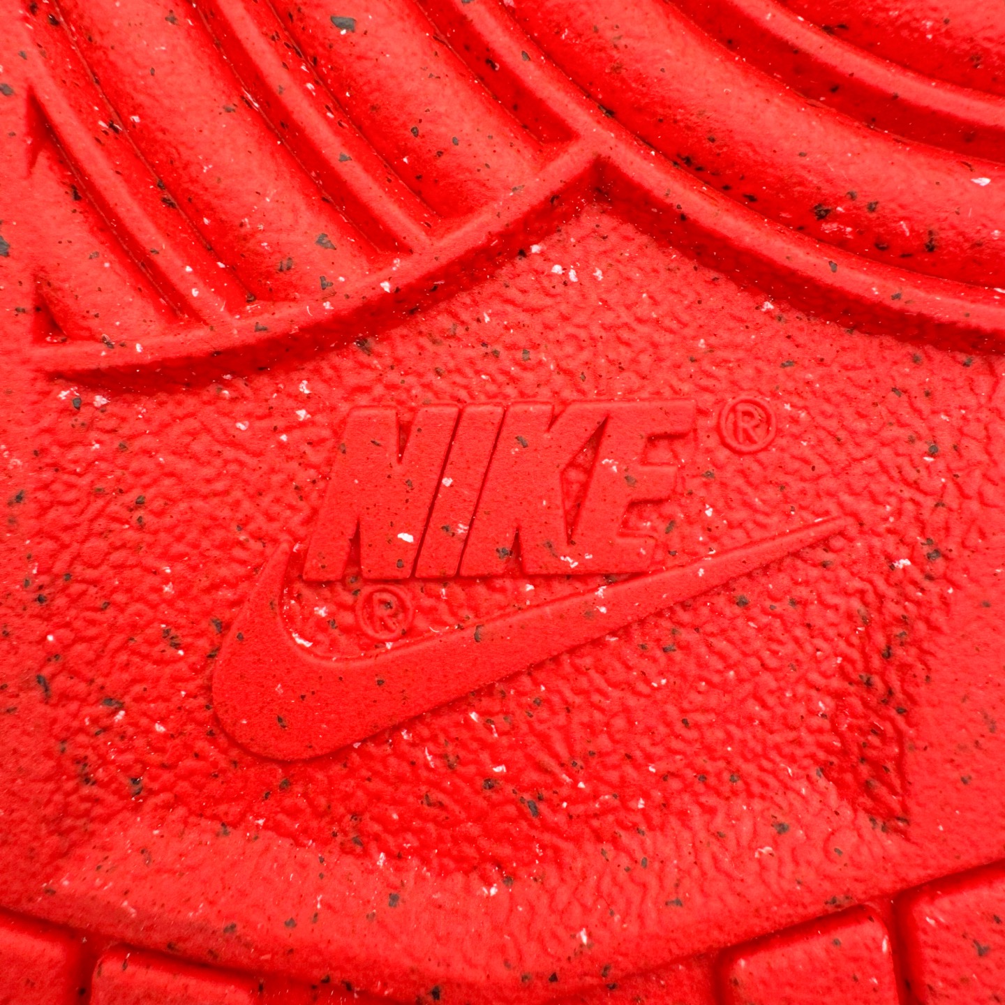 图片[21]-＃YC纯原 NK Dunk Low 天长地久 DD1873-116 当经典红白与东方诗意相遇，热烈醇正的红，是心跳的节拍；纯净无瑕的白，是婚纱的裙摆，一场永不褪色的对撞，在足尖上演。从晨光熹微到暮色四合，从礼堂红毯到都市街角，它承载“天长地久”的温度，陪你步入人生的每一幕风景，让爱意不只停留在某一天，而成为日常可触碰的浪漫宣言———从此朝暮与年岁并往，爱意同鞋履悠。实力大厂出品 新配色陆续开发 利润个位数只为口碑 全套原纸板楦头开发 确保原汁原味 完美呈现DUNK版型 一比一鞋头弧度高度鞋身弧度 此版本只针对中端市场 皮料材质有所更替 其他数据细节工艺流程均保持一致 绝不口嗨 细节品控鞋型随意对比 独家私模官方第六代原厂航空铝磨具打磨大底 鞋头坡度极致还原 无解鞋型 原盒原配 圈内天花板工艺 原厂玻璃冲刀 超高清洁度 全鞋零毛边皮料切割 原厂中底布点胶 中底布拉帮走线遵循公司 尺码：36 36.5 37.5 38 38.5 39 40 40.5 41 42 42.5 43 44 44.5 45 46-选品中心