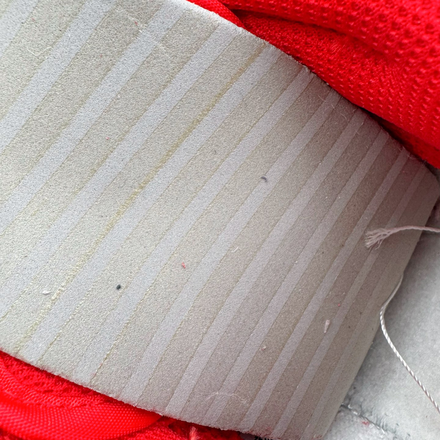 图片[10]-＃YC纯原 NK Dunk Low 天长地久 DD1873-116 当经典红白与东方诗意相遇，热烈醇正的红，是心跳的节拍；纯净无瑕的白，是婚纱的裙摆，一场永不褪色的对撞，在足尖上演。从晨光熹微到暮色四合，从礼堂红毯到都市街角，它承载“天长地久”的温度，陪你步入人生的每一幕风景，让爱意不只停留在某一天，而成为日常可触碰的浪漫宣言———从此朝暮与年岁并往，爱意同鞋履悠。实力大厂出品 新配色陆续开发 利润个位数只为口碑 全套原纸板楦头开发 确保原汁原味 完美呈现DUNK版型 一比一鞋头弧度高度鞋身弧度 此版本只针对中端市场 皮料材质有所更替 其他数据细节工艺流程均保持一致 绝不口嗨 细节品控鞋型随意对比 独家私模官方第六代原厂航空铝磨具打磨大底 鞋头坡度极致还原 无解鞋型 原盒原配 圈内天花板工艺 原厂玻璃冲刀 超高清洁度 全鞋零毛边皮料切割 原厂中底布点胶 中底布拉帮走线遵循公司 尺码：36 36.5 37.5 38 38.5 39 40 40.5 41 42 42.5 43 44 44.5 45 46-选品中心