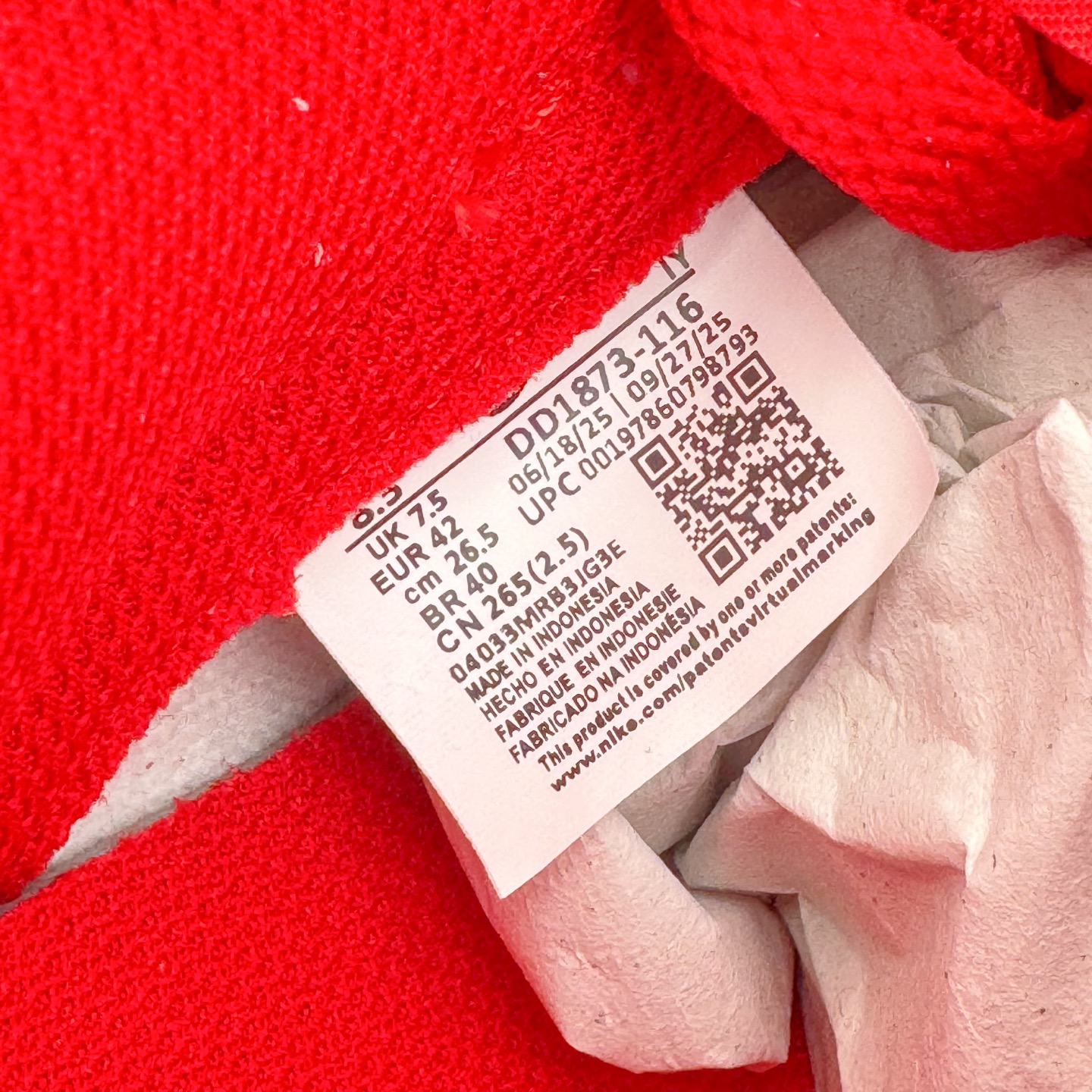 图片[12]-＃YC纯原 NK Dunk Low 天长地久 DD1873-116 当经典红白与东方诗意相遇，热烈醇正的红，是心跳的节拍；纯净无瑕的白，是婚纱的裙摆，一场永不褪色的对撞，在足尖上演。从晨光熹微到暮色四合，从礼堂红毯到都市街角，它承载“天长地久”的温度，陪你步入人生的每一幕风景，让爱意不只停留在某一天，而成为日常可触碰的浪漫宣言———从此朝暮与年岁并往，爱意同鞋履悠。实力大厂出品 新配色陆续开发 利润个位数只为口碑 全套原纸板楦头开发 确保原汁原味 完美呈现DUNK版型 一比一鞋头弧度高度鞋身弧度 此版本只针对中端市场 皮料材质有所更替 其他数据细节工艺流程均保持一致 绝不口嗨 细节品控鞋型随意对比 独家私模官方第六代原厂航空铝磨具打磨大底 鞋头坡度极致还原 无解鞋型 原盒原配 圈内天花板工艺 原厂玻璃冲刀 超高清洁度 全鞋零毛边皮料切割 原厂中底布点胶 中底布拉帮走线遵循公司 尺码：36 36.5 37.5 38 38.5 39 40 40.5 41 42 42.5 43 44 44.5 45 46-选品中心