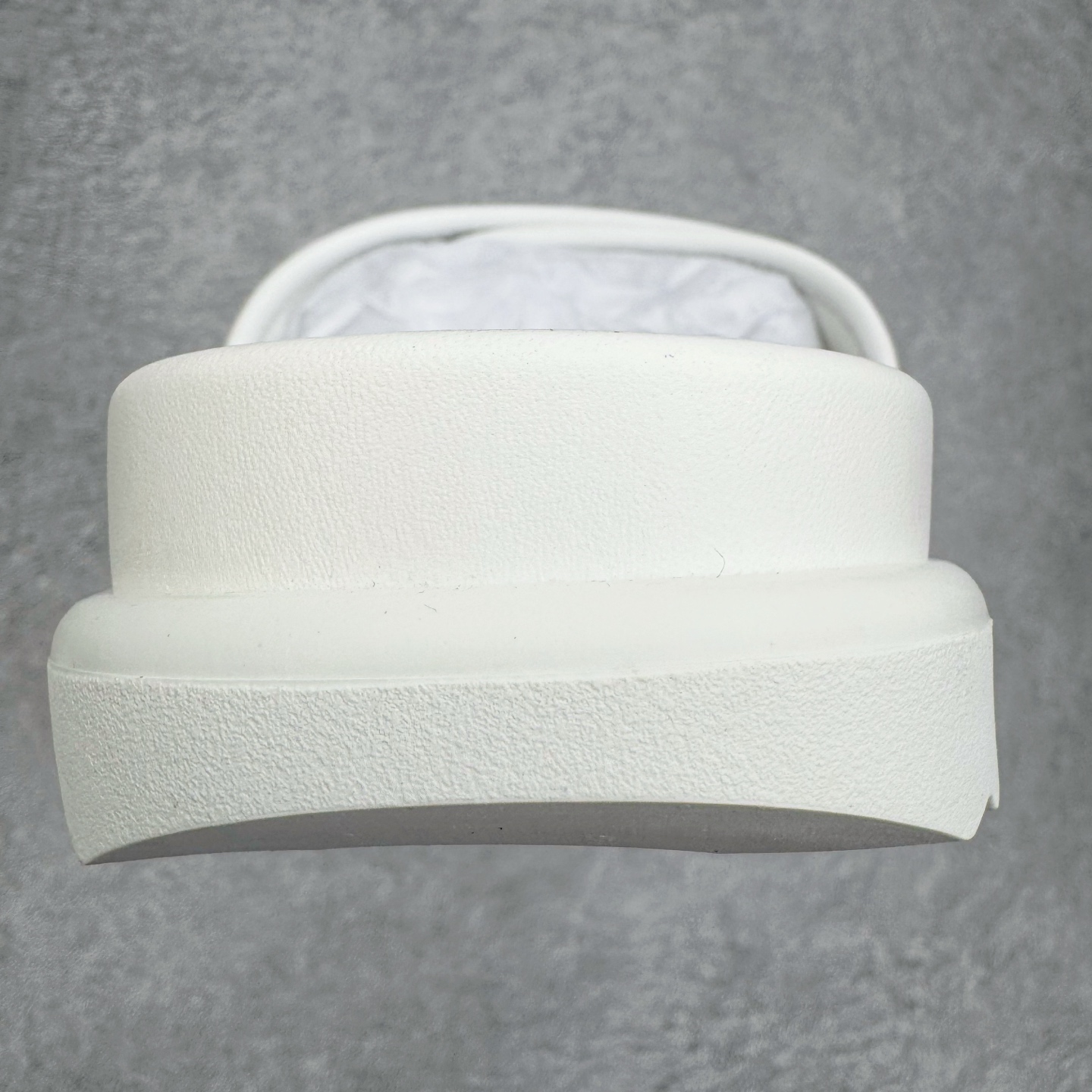 图片[8]-＃GD广顶 LOUIS VUITTON Miami lv平底露趾 EVA一字拖鞋 Louis Vuitton，法国路威酩轩集团-LVMH旗下品牌，著名奢侈品箱包和皮具品牌，百余年的传奇经典，全球时尚旅行艺术的精致象征。印有“LV”标志这一独特图案的交织字母帆布包，伴随着丰富的传奇色彩和雅典的设计而成为时尚之经典。延续至今，不论后来延伸出来的皮件、丝巾或手表、笔、服装，都是以崇尚精致、品质、舒适的“旅行哲学”，作为设计理念。尺码：39 40 41 42 43 44 45-选品中心