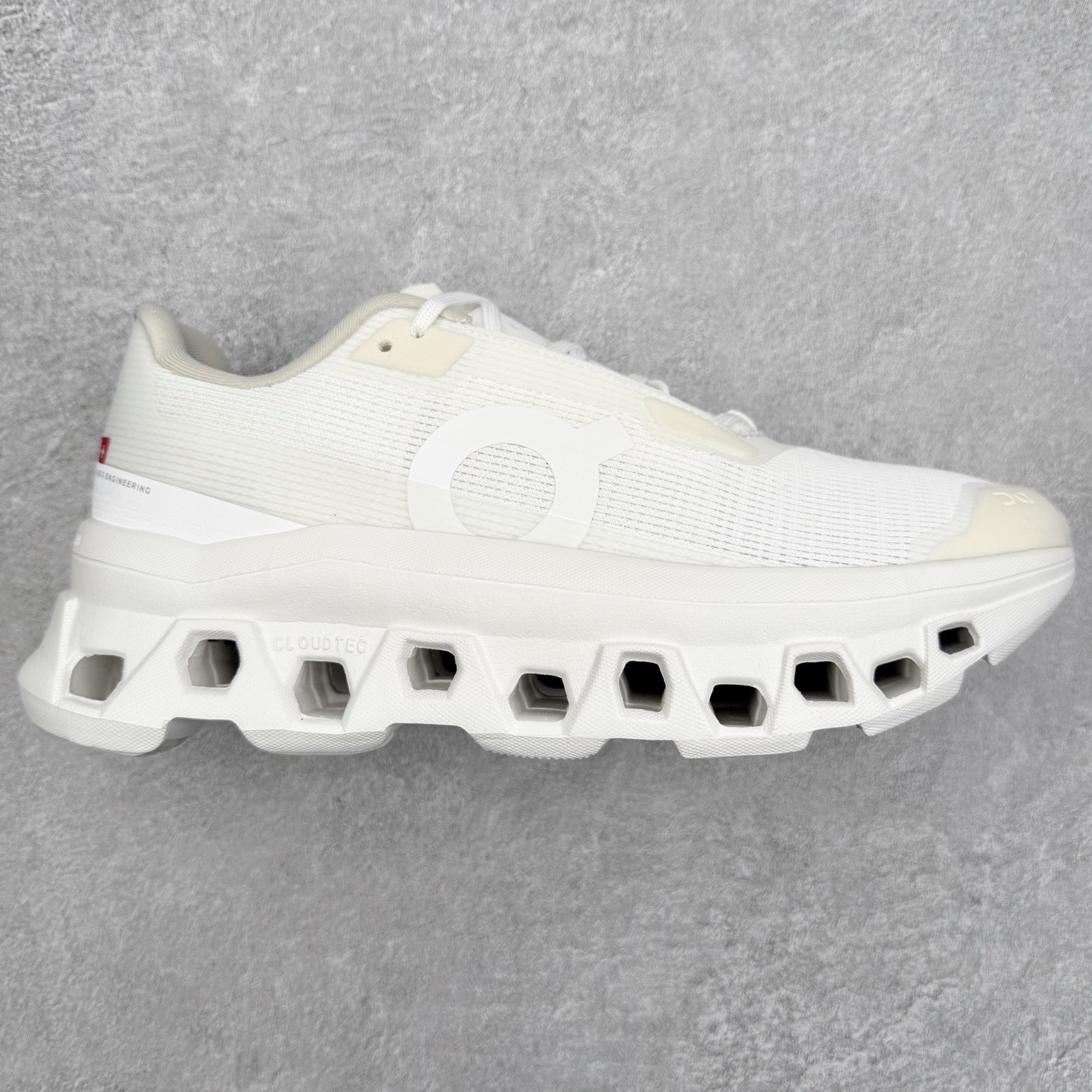 On昂跑 Cloudmonster 舒适 织物防滑透气回弹 低帮 休闲长跑城市通勤跑步鞋 此运动品牌 开创于2010年 缓震着陆、强效回弹、轻柔质感的设计构思始终是ON研制关键 与此同时基于“为全球提供革新性的跑步感受”信念 陆续推出了多款跑鞋及其以专业运动人体跑步工程学为设计关键的功能性跑步服饰设备 让跑者不费力气地畅快畅跑 尺码：36 36.5 37.5 38 38.5 39 40 40.5 41 42 42.5 43 44 44.5 45-选品中心