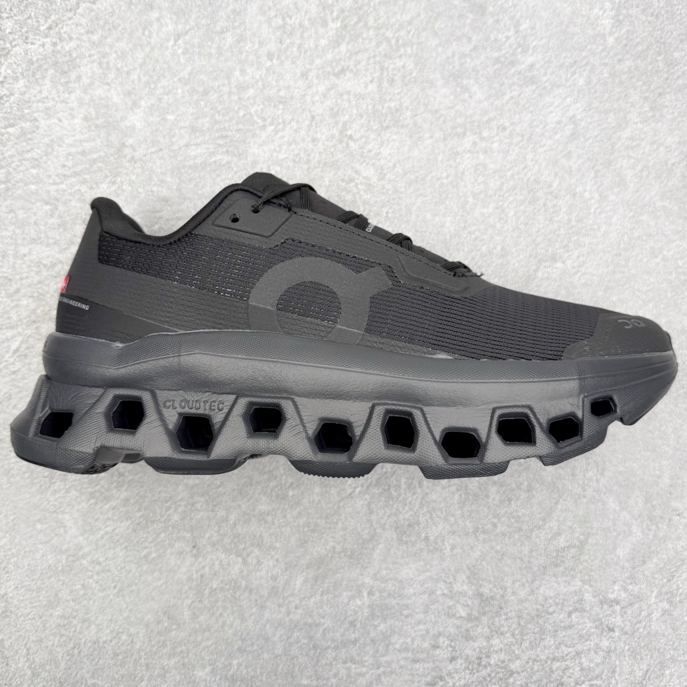 On昂跑 Cloudmonster 舒适 织物防滑透气回弹 低帮 休闲长跑城市通勤跑步鞋 此运动品牌 开创于2010年 缓震着陆、强效回弹、轻柔质感的设计构思始终是ON研制关键 与此同时基于“为全球提供革新性的跑步感受”信念 陆续推出了多款跑鞋及其以专业运动人体跑步工程学为设计关键的功能性跑步服饰设备 让跑者不费力气地畅快畅跑 尺码：36 36.5 37.5 38 38.5 39 40 40.5 41 42 42.5 43 44 44.5 45-选品中心