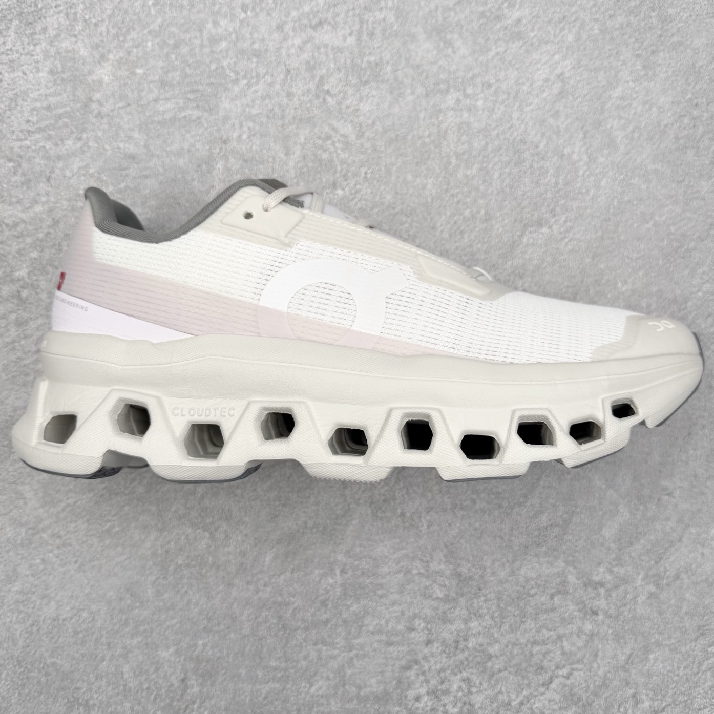 On昂跑 Cloudmonster 舒适 织物防滑透气回弹 低帮 休闲长跑城市通勤跑步鞋 此运动品牌 开创于2010年 缓震着陆、强效回弹、轻柔质感的设计构思始终是ON研制关键 与此同时基于“为全球提供革新性的跑步感受”信念 陆续推出了多款跑鞋及其以专业运动人体跑步工程学为设计关键的功能性跑步服饰设备 让跑者不费力气地畅快畅跑 尺码：36 36.5 37.5 38 38.5 39 40 40.5 41 42 42.5 43 44 44.5 45-选品中心