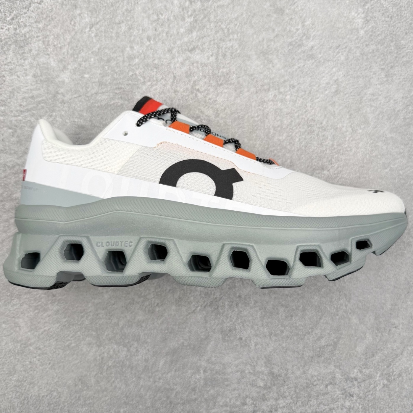 On昂跑 Cloudmonster 舒适 织物防滑透气回弹 低帮 休闲长跑城市通勤跑步鞋 此运动品牌 开创于2010年 缓震着陆、强效回弹、轻柔质感的设计构思始终是ON研制关键 与此同时基于“为全球提供革新性的跑步感受”信念 陆续推出了多款跑鞋及其以专业运动人体跑步工程学为设计关键的功能性跑步服饰设备 让跑者不费力气地畅快畅跑 尺码：36 36.5 37.5 38 38.5 39 40 40.5 41 42 42.5 43 44 44.5 45-选品中心