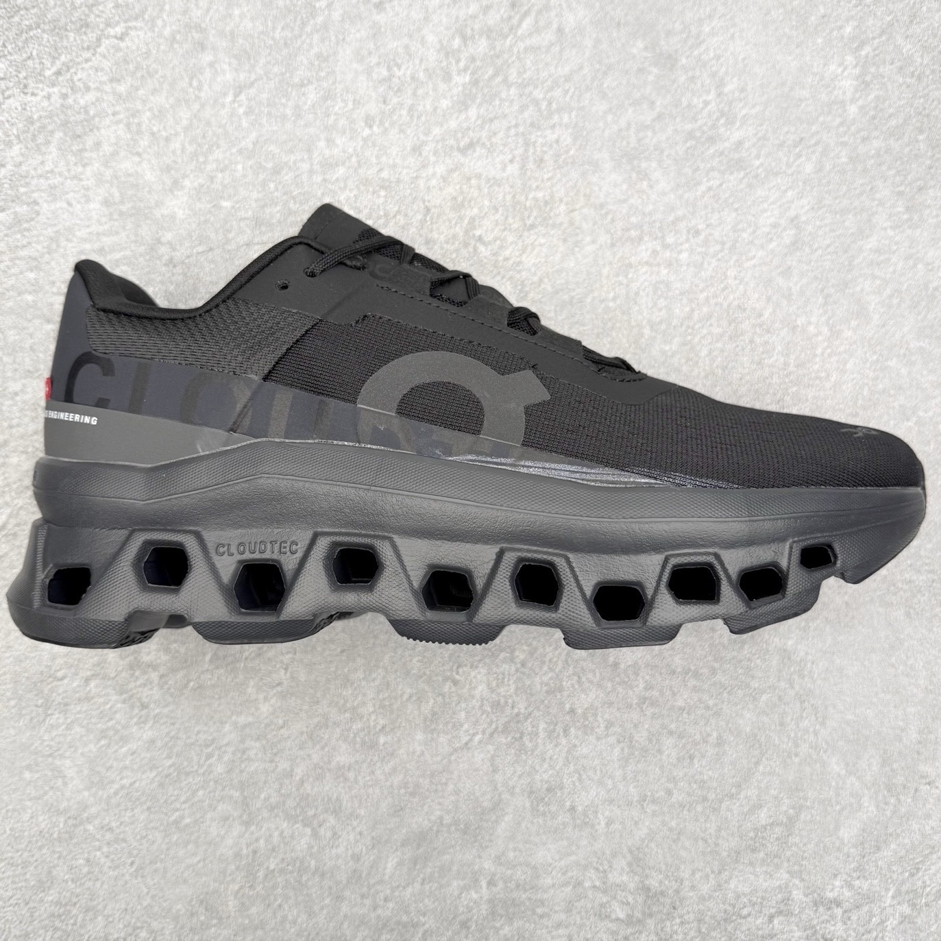 On昂跑 Cloudmonster 舒适 织物防滑透气回弹 低帮 休闲长跑城市通勤跑步鞋 此运动品牌 开创于2010年 缓震着陆、强效回弹、轻柔质感的设计构思始终是ON研制关键 与此同时基于“为全球提供革新性的跑步感受”信念 陆续推出了多款跑鞋及其以专业运动人体跑步工程学为设计关键的功能性跑步服饰设备 让跑者不费力气地畅快畅跑 尺码：36 36.5 37.5 38 38.5 39 40 40.5 41 42 42.5 43 44 44.5 45-选品中心