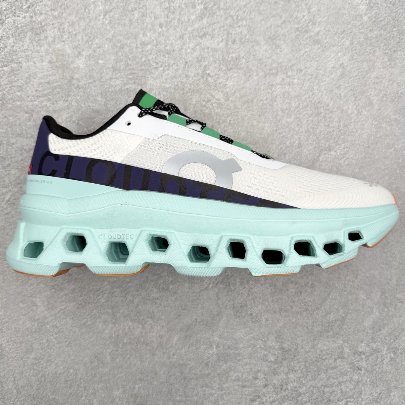 On昂跑 Cloudmonster 舒适 织物防滑透气回弹 低帮 休闲长跑城市通勤跑步鞋 此运动品牌 开创于2010年 缓震着陆、强效回弹、轻柔质感的设计构思始终是ON研制关键 与此同时基于“为全球提供革新性的跑步感受”信念 陆续推出了多款跑鞋及其以专业运动人体跑步工程学为设计关键的功能性跑步服饰设备 让跑者不费力气地畅快畅跑 尺码：36 36.5 37.5 38 38.5 39 40 40.5 41 42 42.5 43 44 44.5 45-选品中心