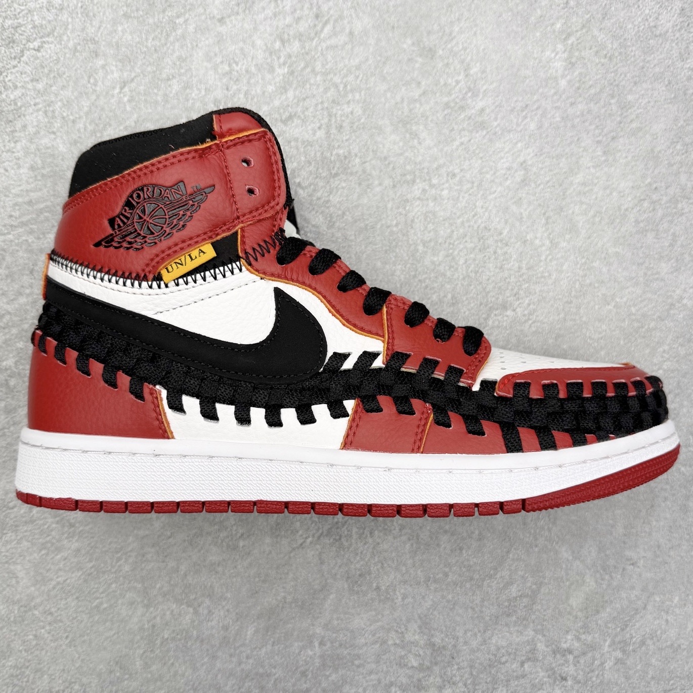 ＃特价福利 Air Jordan AJ1 High 高帮定制配色 性价比批次 原盒原配 大厂出品 原厂楦头纸板数据开发 鞋型公整不松垮 采购头层皮料冲裁 高整洁度 上脚原汁原味的公司货既视感 原底独立模具 中底四线拉帮完美走线 原模大底咬花 实拍调校N版已经零色差零失真 百分百还原实物色彩所见即所得 不存在货不对板色差等低级问题 选购参考实物拍摄 不混卖不参货 只用心做好货严格选品 承诺混一赔十 尺码：36 36.5 37.5 38 38.5 39 40 40.5 41 42 42.5 43 44 44.5 45 46-选品中心