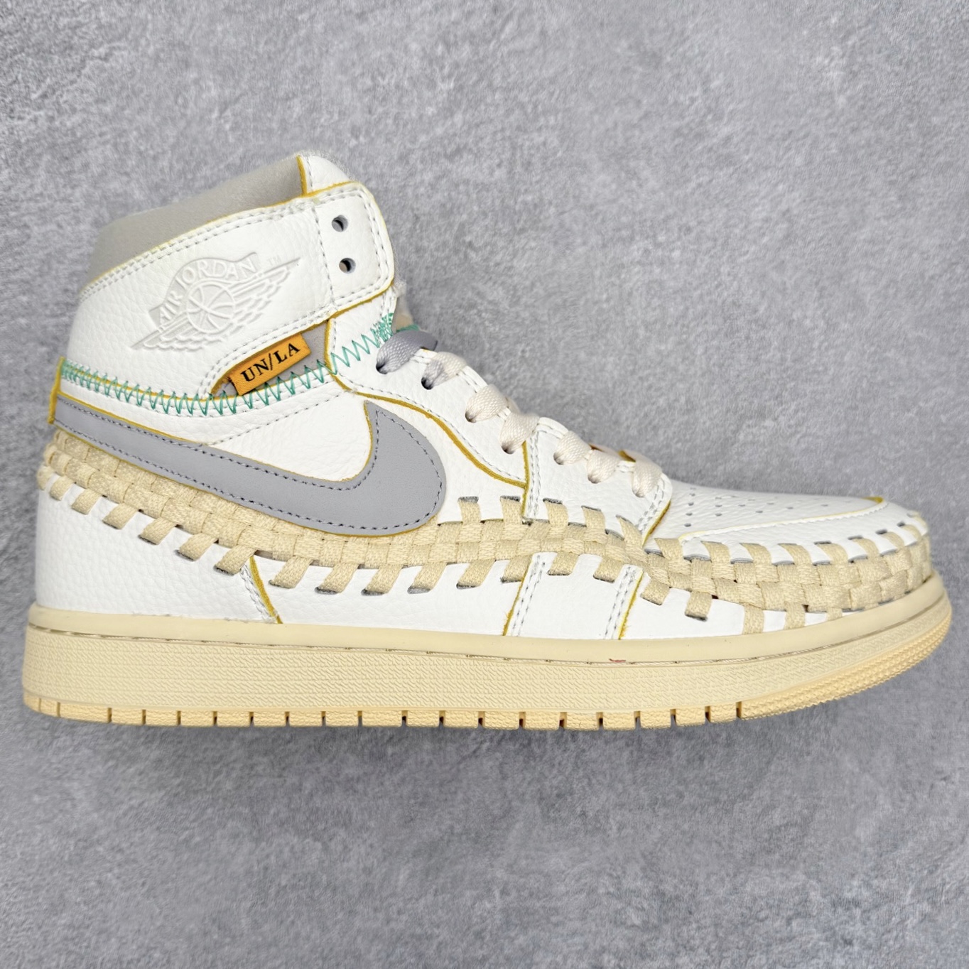 ＃特价福利 Air Jordan AJ1 High 高帮定制配色 性价比批次 原盒原配 大厂出品 原厂楦头纸板数据开发 鞋型公整不松垮 采购头层皮料冲裁 高整洁度 上脚原汁原味的公司货既视感 原底独立模具 中底四线拉帮完美走线 原模大底咬花 实拍调校N版已经零色差零失真 百分百还原实物色彩所见即所得 不存在货不对板色差等低级问题 选购参考实物拍摄 不混卖不参货 只用心做好货严格选品 承诺混一赔十 尺码：36 36.5 37.5 38 38.5 39 40 40.5 41 42 42.5 43 44 44.5 45 46-选品中心