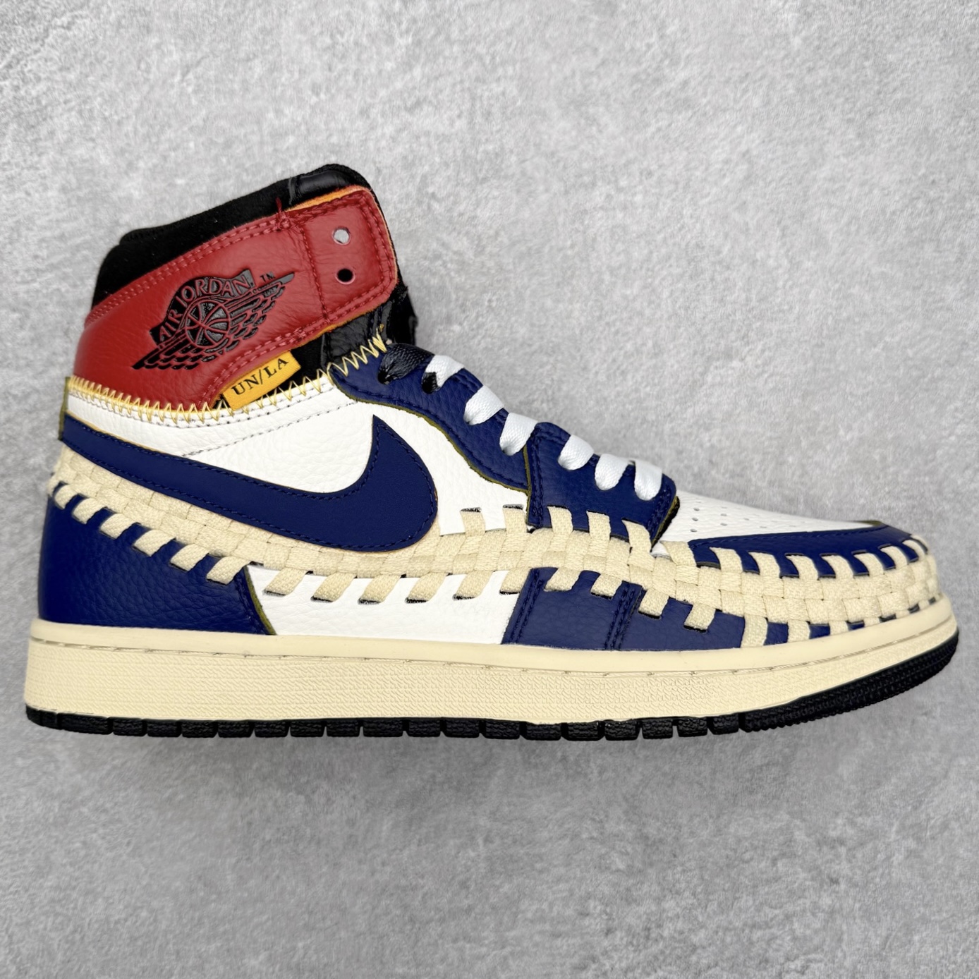 ＃特价福利 Air Jordan AJ1 High 高帮定制配色 性价比批次 原盒原配 大厂出品 原厂楦头纸板数据开发 鞋型公整不松垮 采购头层皮料冲裁 高整洁度 上脚原汁原味的公司货既视感 原底独立模具 中底四线拉帮完美走线 原模大底咬花 实拍调校N版已经零色差零失真 百分百还原实物色彩所见即所得 不存在货不对板色差等低级问题 选购参考实物拍摄 不混卖不参货 只用心做好货严格选品 承诺混一赔十 尺码：36 36.5 37.5 38 38.5 39 40 40.5 41 42 42.5 43 44 44.5 45 46-选品中心