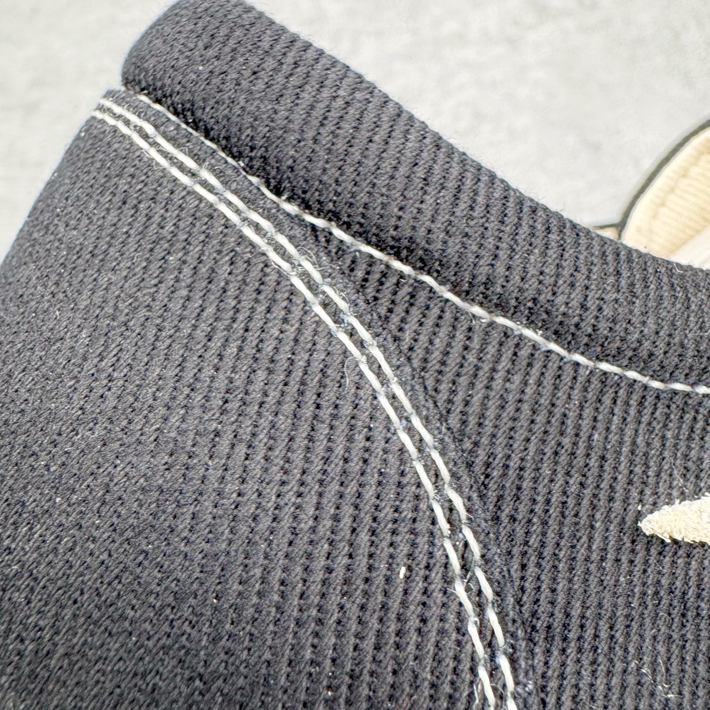 图片[13]-＃DG纯原 Rick Owens Drkshdw 瑞克·欧文斯低帮牛仔布时尚运动板鞋 黑色 二级市场已经7K以上 平台客户随意卖四位数 RO广东原厂出品 纯原天花板 原版一比一复刻 冲正绝不翻车 还原度达到百分之98以上 原楦开发纸版版型 ZP拆解原版1：1复模裁片纸版 力求做到0错位 这样才能达到和zp一致的鞋型味道 采用进口cnc数控机床开发对版独家tpu奶香大底 区别于市场所有版本 zp同源定制尼龙布 达到和zp一致手感 原厂进口细纹布 万邦订购原厂高弹粉红色海绵 内里搭配软质细腻羊皮 TPU高密度大底 软硬度透光度高已经测试和原版一致 尺码：36 37 38 39 40 41 42 43 44 45 46-选品中心