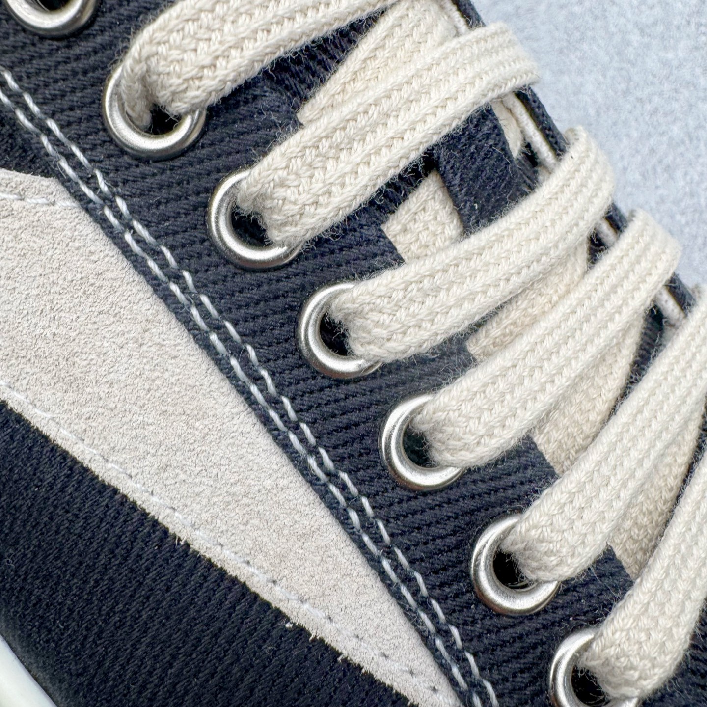 图片[11]-＃DG纯原 Rick Owens Drkshdw 瑞克·欧文斯低帮牛仔布时尚运动板鞋 黑色 二级市场已经7K以上 平台客户随意卖四位数 RO广东原厂出品 纯原天花板 原版一比一复刻 冲正绝不翻车 还原度达到百分之98以上 原楦开发纸版版型 ZP拆解原版1：1复模裁片纸版 力求做到0错位 这样才能达到和zp一致的鞋型味道 采用进口cnc数控机床开发对版独家tpu奶香大底 区别于市场所有版本 zp同源定制尼龙布 达到和zp一致手感 原厂进口细纹布 万邦订购原厂高弹粉红色海绵 内里搭配软质细腻羊皮 TPU高密度大底 软硬度透光度高已经测试和原版一致 尺码：36 37 38 39 40 41 42 43 44 45 46-选品中心