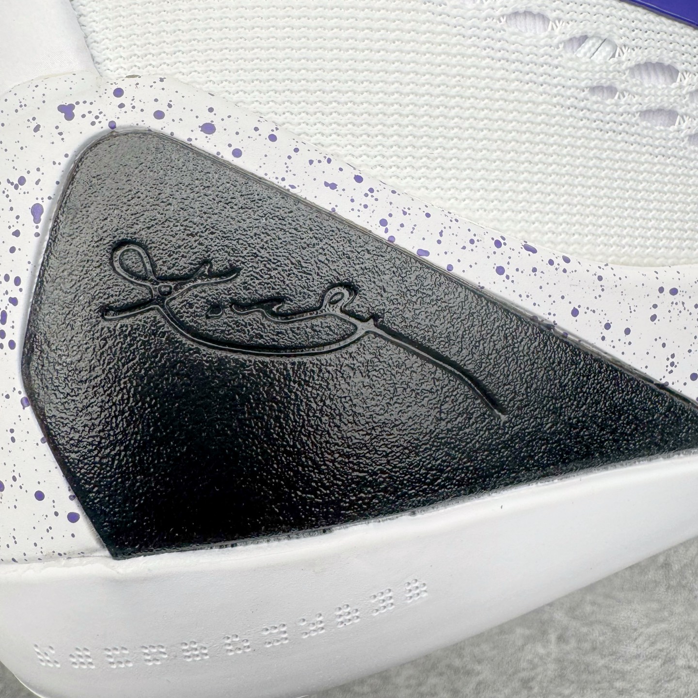 图片[11]-＃灭世/Max NK Kobe 9 Low EM PE 科比九代舒适减震防滑低帮篮球鞋 白紫 IH1401-100 ✅原楦打造灵动版型 鞋头➕腰身➕后跟 360°无死角 ✅原厂工艺3层立体编织flyknit鞋面 厚度同步ZP吊打市场“纯原” ✅原厂碳板加持 立体感区分市场货品 ✅区分市场货品🌪过验级拉帮细节 ✅内置全新复刻版中底鞋垫 REACT缓震 密度增加抗衰减 ✅针对海外市场增加 47.5 满足精英选手实战需求 最强科9 灭世制造 用实力让情怀落地 👊🏻 尺码：39 40 40.5 41 42 42.5 43 44 44.5 45 46 47.5-选品中心