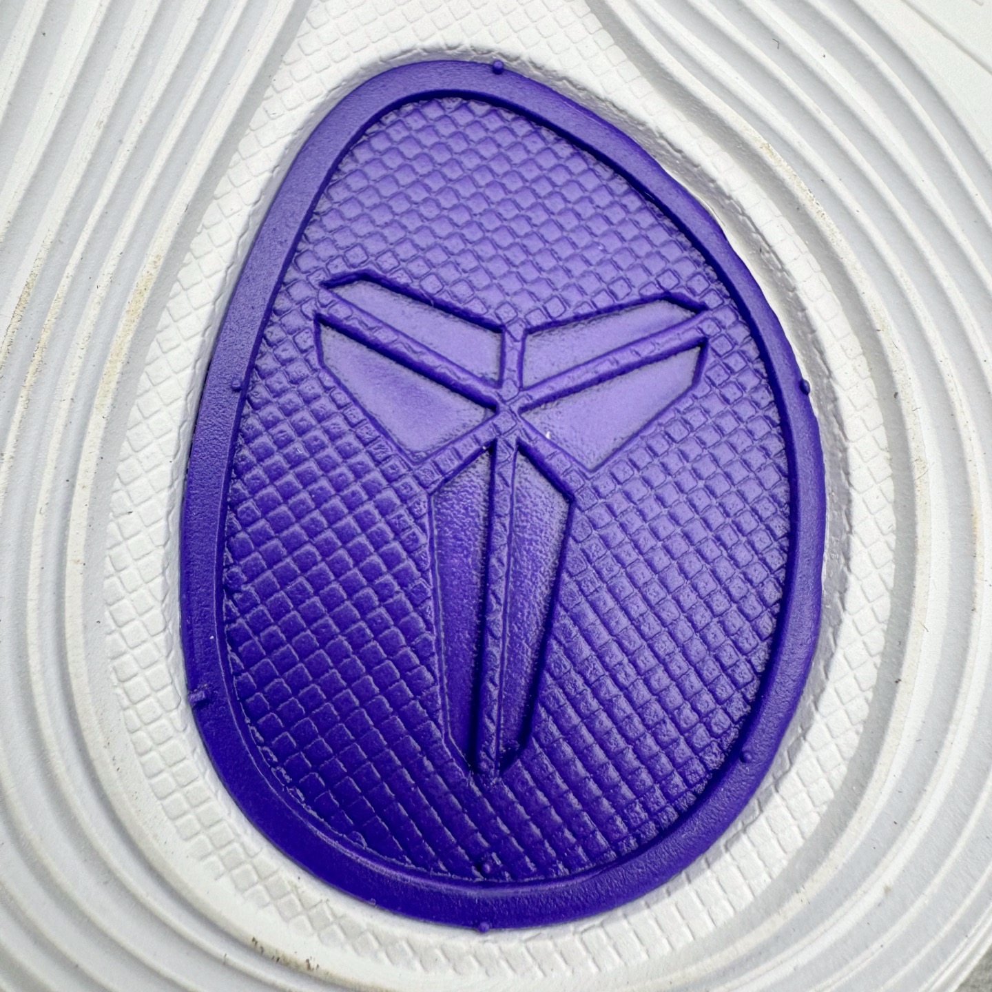 图片[12]-＃灭世/Max NK Kobe 9 Low EM PE 科比九代舒适减震防滑低帮篮球鞋 白紫 IH1401-100 ✅原楦打造灵动版型 鞋头➕腰身➕后跟 360°无死角 ✅原厂工艺3层立体编织flyknit鞋面 厚度同步ZP吊打市场“纯原” ✅原厂碳板加持 立体感区分市场货品 ✅区分市场货品🌪过验级拉帮细节 ✅内置全新复刻版中底鞋垫 REACT缓震 密度增加抗衰减 ✅针对海外市场增加 47.5 满足精英选手实战需求 最强科9 灭世制造 用实力让情怀落地 👊🏻 尺码：39 40 40.5 41 42 42.5 43 44 44.5 45 46 47.5-选品中心