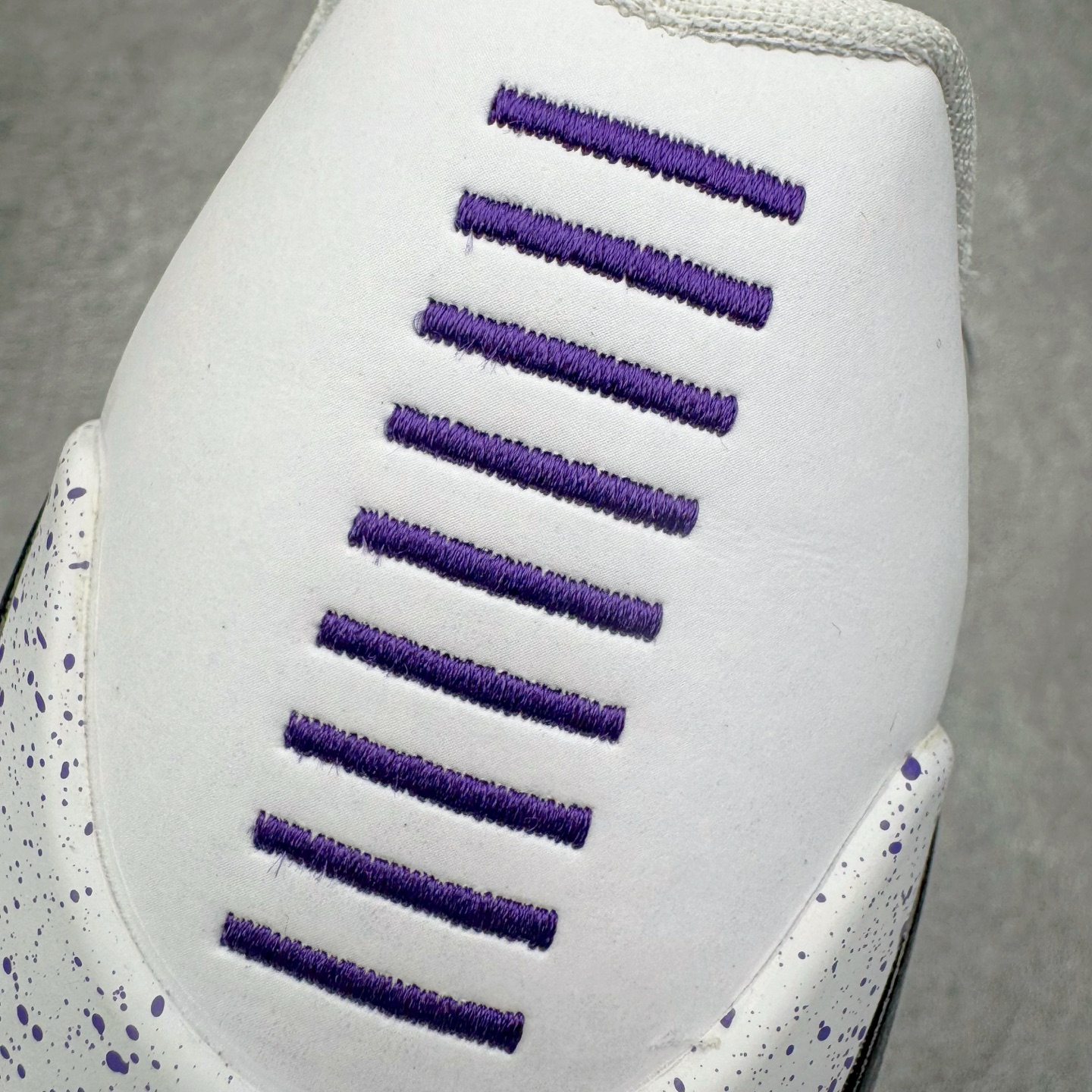 图片[14]-＃灭世/Max NK Kobe 9 Low EM PE 科比九代舒适减震防滑低帮篮球鞋 白紫 IH1401-100 ✅原楦打造灵动版型 鞋头➕腰身➕后跟 360°无死角 ✅原厂工艺3层立体编织flyknit鞋面 厚度同步ZP吊打市场“纯原” ✅原厂碳板加持 立体感区分市场货品 ✅区分市场货品🌪过验级拉帮细节 ✅内置全新复刻版中底鞋垫 REACT缓震 密度增加抗衰减 ✅针对海外市场增加 47.5 满足精英选手实战需求 最强科9 灭世制造 用实力让情怀落地 👊🏻 尺码：39 40 40.5 41 42 42.5 43 44 44.5 45 46 47.5-选品中心