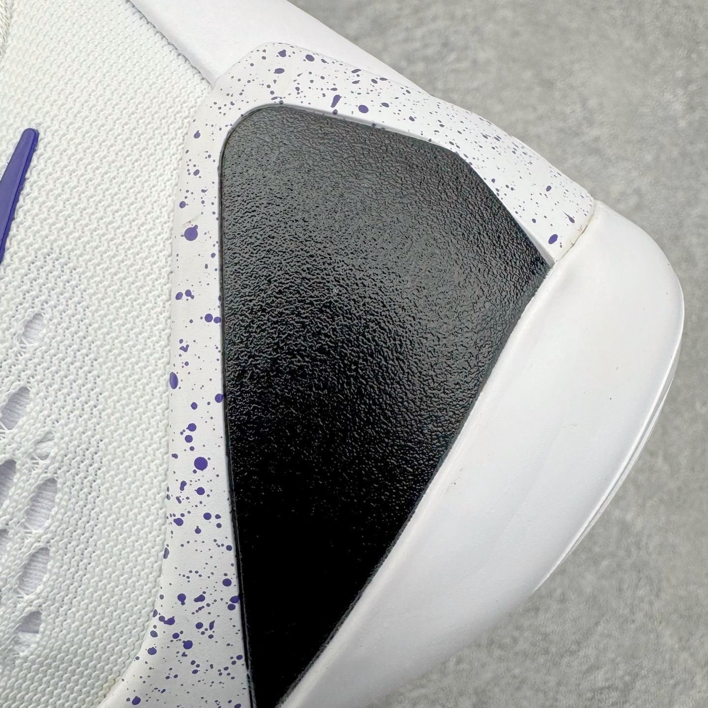 图片[17]-＃灭世/Max NK Kobe 9 Low EM PE 科比九代舒适减震防滑低帮篮球鞋 白紫 IH1401-100 ✅原楦打造灵动版型 鞋头➕腰身➕后跟 360°无死角 ✅原厂工艺3层立体编织flyknit鞋面 厚度同步ZP吊打市场“纯原” ✅原厂碳板加持 立体感区分市场货品 ✅区分市场货品🌪过验级拉帮细节 ✅内置全新复刻版中底鞋垫 REACT缓震 密度增加抗衰减 ✅针对海外市场增加 47.5 满足精英选手实战需求 最强科9 灭世制造 用实力让情怀落地 👊🏻 尺码：39 40 40.5 41 42 42.5 43 44 44.5 45 46 47.5-选品中心