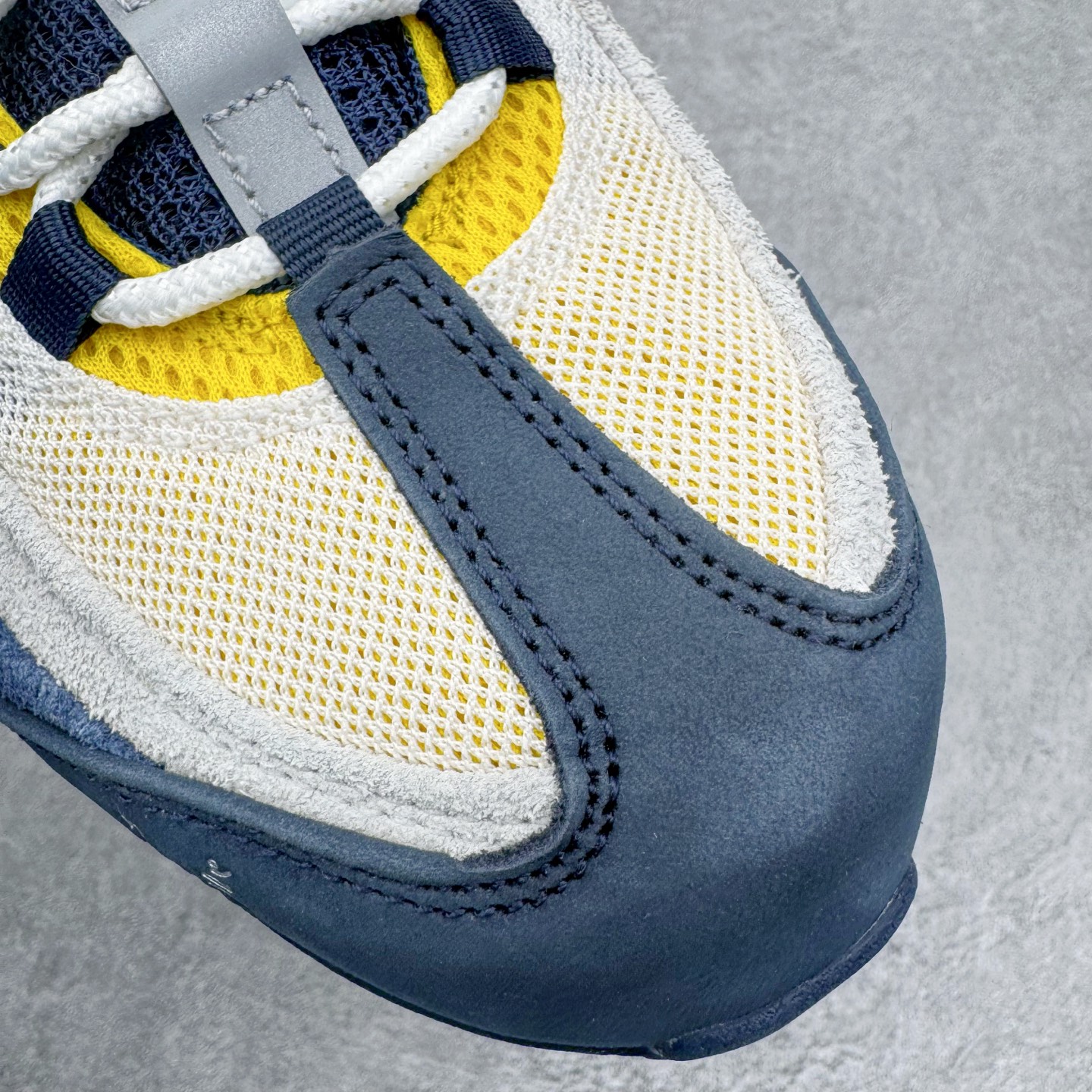 图片[16]-＃GX纯原 Eric Koston x NK Air Max 95 \\\”Obsidian and Speed Yellow\\\” 低帮休闲跑步鞋 男女同款 联名蓝白 HQ8492-400 经典重温 外单专供大厂出品 品质稳定 一百余色 终端操作 鞋款设计灵感源于人体构造 中底设计基于人体的脊柱构造 是整体设计的核心 尼龙孔眼代表了肋骨 而分层式面板和网眼象征着肌肉纤维和肉体组织 Air Max 95采用了两个独立的吹塑成型的Air-Sole单元 并首次在前掌使用可视化气垫设计 Swoosh logo夜当作一个 点符号放在了鞋子的后帮位置 20年的发展让 AIR MAX 95有了不同的故事 20年后再度面向世人的时候 焕然一新的面貌 让人有了另外一种清新脱俗的感觉 尺码：40 40.5 41 42 42.5 43 44 44.5 45 45.5 46 47.5 48.5-选品中心