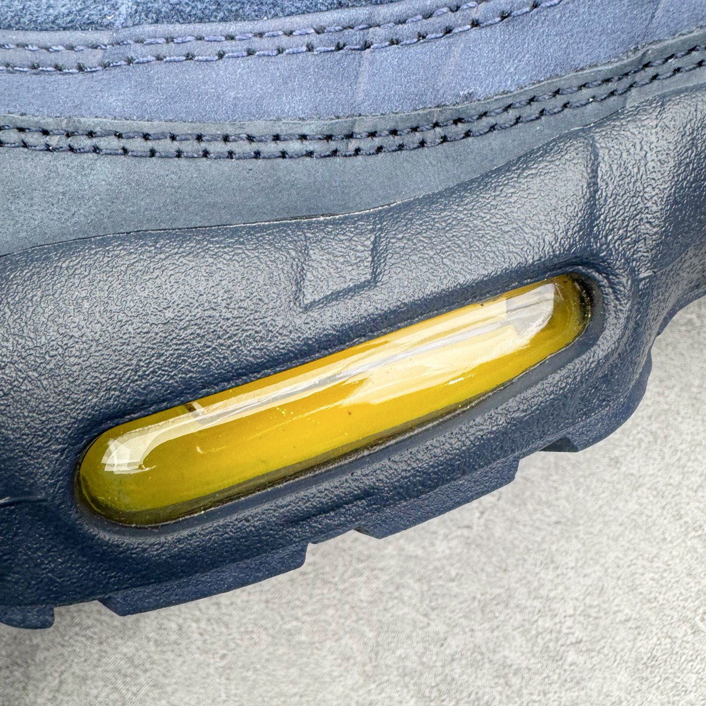 图片[20]-＃GX纯原 Eric Koston x NK Air Max 95 \\\”Obsidian and Speed Yellow\\\” 低帮休闲跑步鞋 男女同款 联名蓝白 HQ8492-400 经典重温 外单专供大厂出品 品质稳定 一百余色 终端操作 鞋款设计灵感源于人体构造 中底设计基于人体的脊柱构造 是整体设计的核心 尼龙孔眼代表了肋骨 而分层式面板和网眼象征着肌肉纤维和肉体组织 Air Max 95采用了两个独立的吹塑成型的Air-Sole单元 并首次在前掌使用可视化气垫设计 Swoosh logo夜当作一个 点符号放在了鞋子的后帮位置 20年的发展让 AIR MAX 95有了不同的故事 20年后再度面向世人的时候 焕然一新的面貌 让人有了另外一种清新脱俗的感觉 尺码：40 40.5 41 42 42.5 43 44 44.5 45 45.5 46 47.5 48.5-选品中心