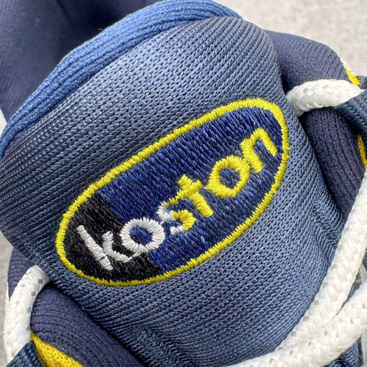 图片[14]-＃GX纯原 Eric Koston x NK Air Max 95 \\\”Obsidian and Speed Yellow\\\” 低帮休闲跑步鞋 男女同款 联名蓝白 HQ8492-400 经典重温 外单专供大厂出品 品质稳定 一百余色 终端操作 鞋款设计灵感源于人体构造 中底设计基于人体的脊柱构造 是整体设计的核心 尼龙孔眼代表了肋骨 而分层式面板和网眼象征着肌肉纤维和肉体组织 Air Max 95采用了两个独立的吹塑成型的Air-Sole单元 并首次在前掌使用可视化气垫设计 Swoosh logo夜当作一个 点符号放在了鞋子的后帮位置 20年的发展让 AIR MAX 95有了不同的故事 20年后再度面向世人的时候 焕然一新的面貌 让人有了另外一种清新脱俗的感觉 尺码：40 40.5 41 42 42.5 43 44 44.5 45 45.5 46 47.5 48.5-选品中心
