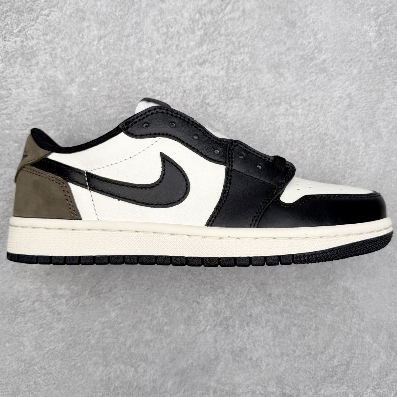 ＃K版 Air Jordan AJ1 Low OG 低帮 CZ0790-102 全新流水线出品 DT版本唯一平替选择 市场第二梯队最强版 全部原鞋开发 原楦原纸板开发 全鞋电脑针车 原厂内置全掌气垫 原盒内在原标 唯一Zp原版鞋带绑法 免检产品 全新2022版型 全头层皮料 完美零毛边处理 原厂配置全掌气垫 价格定位良心 几十个配色陆续出货 实拍调校N版已经零色差零失真 百分百还原实物色彩所见即所得 不存在货不对板色差等低级问题 选购参考实物拍摄 不混卖不参货 只用心做好货严格选品 承诺混一赔十 尺码：36 36.5 37.5 38 38.5 39 40 40.5 41 42 42.5 43 44 44.5 45-选品中心