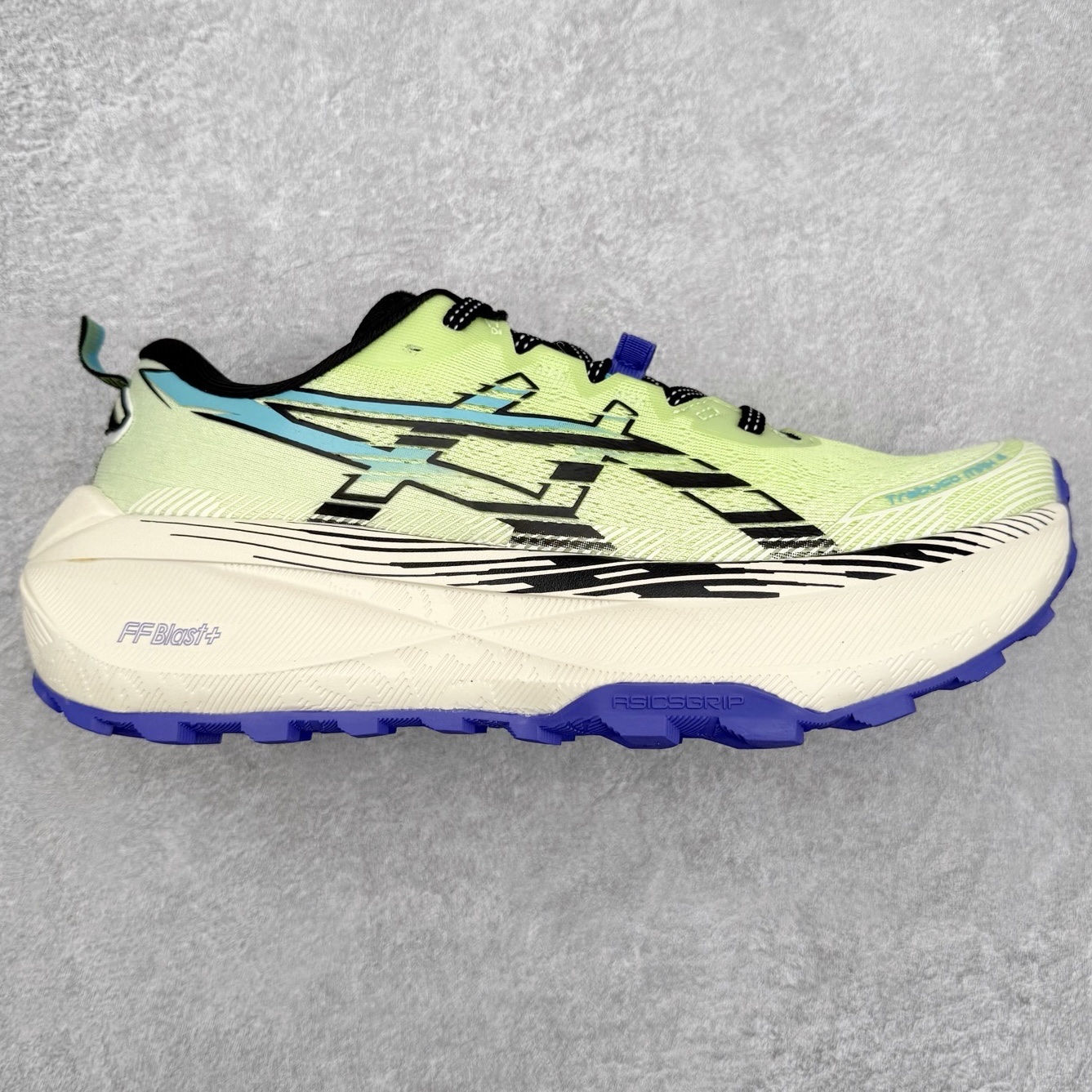 Asics Gel-Trabuco Max 4 舒适缓震轻便竞速 低帮跑步鞋 ASICS（亚瑟士）是日本实业家鬼冢喜八郎创立的跑鞋运动品牌，名字想法源自著名的拉丁谚语“AnimaSana In Corpore Sano”，意为“健全的精神寓于强健的体魄”。正如其名字的含义，ASICS亚瑟士一直坚信保持身体的健康与活力是打造健康快乐的生活方式的最佳途径。亚瑟士的跑鞋、篮球鞋等系列集专业与美貌于一身，拥有极高的热度。2016年，ASICS在“2016年日本最佳全球品牌”排行榜名列第17名。尺码：36 37 37.5 38 39 39.5 40 40.5 41.5 42 42.5 43.5 44 45-选品中心