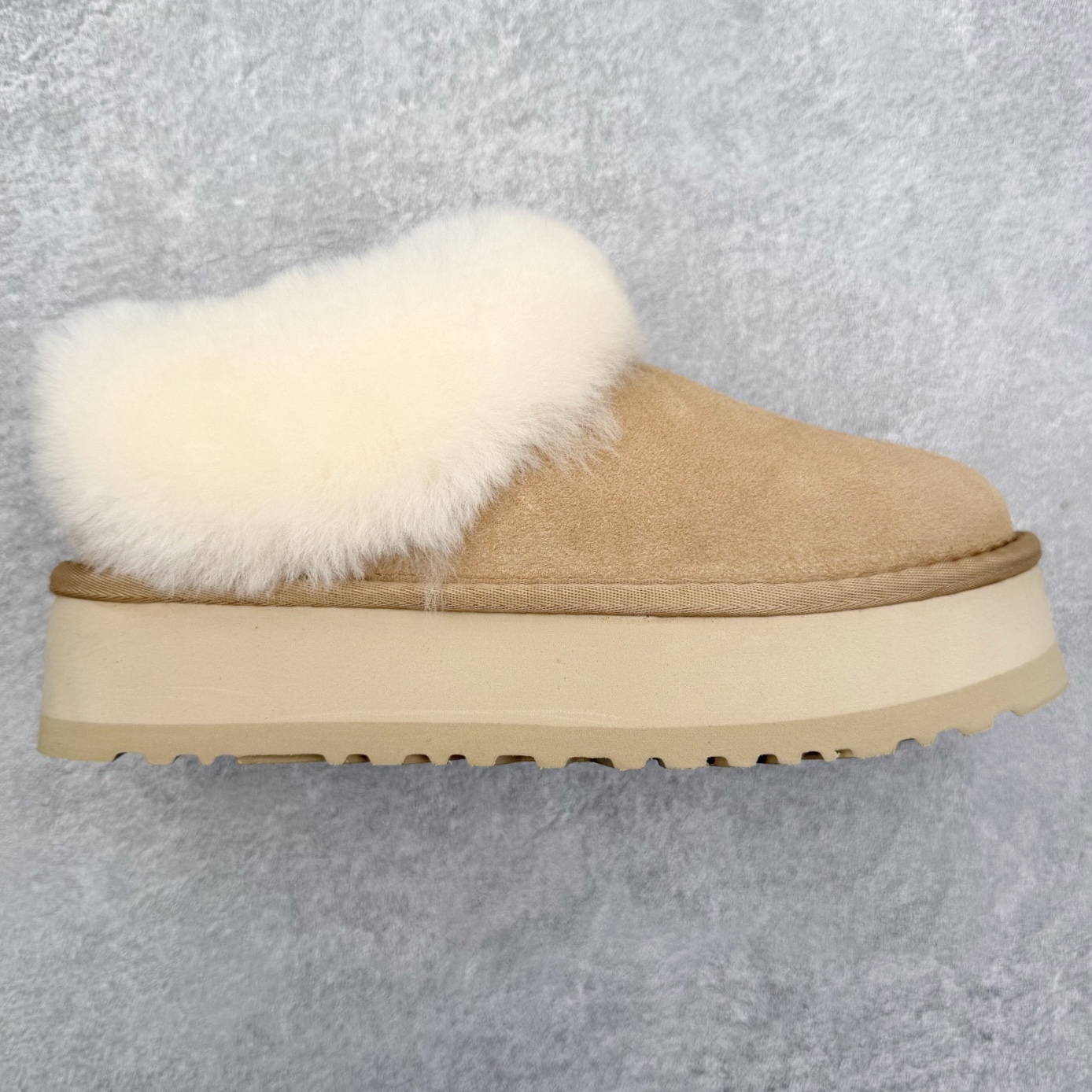 ＃福利特价 UGG 1393 经典秋冬羊皮毛一体雪地靴 隆丰A级澳洲进口羊皮毛一体 完全遵循ZP工艺流程 代工厂原厂版师 秉承无原鞋不开发选择 注重每一处细节 市面最正版型 TREADLITE\\\