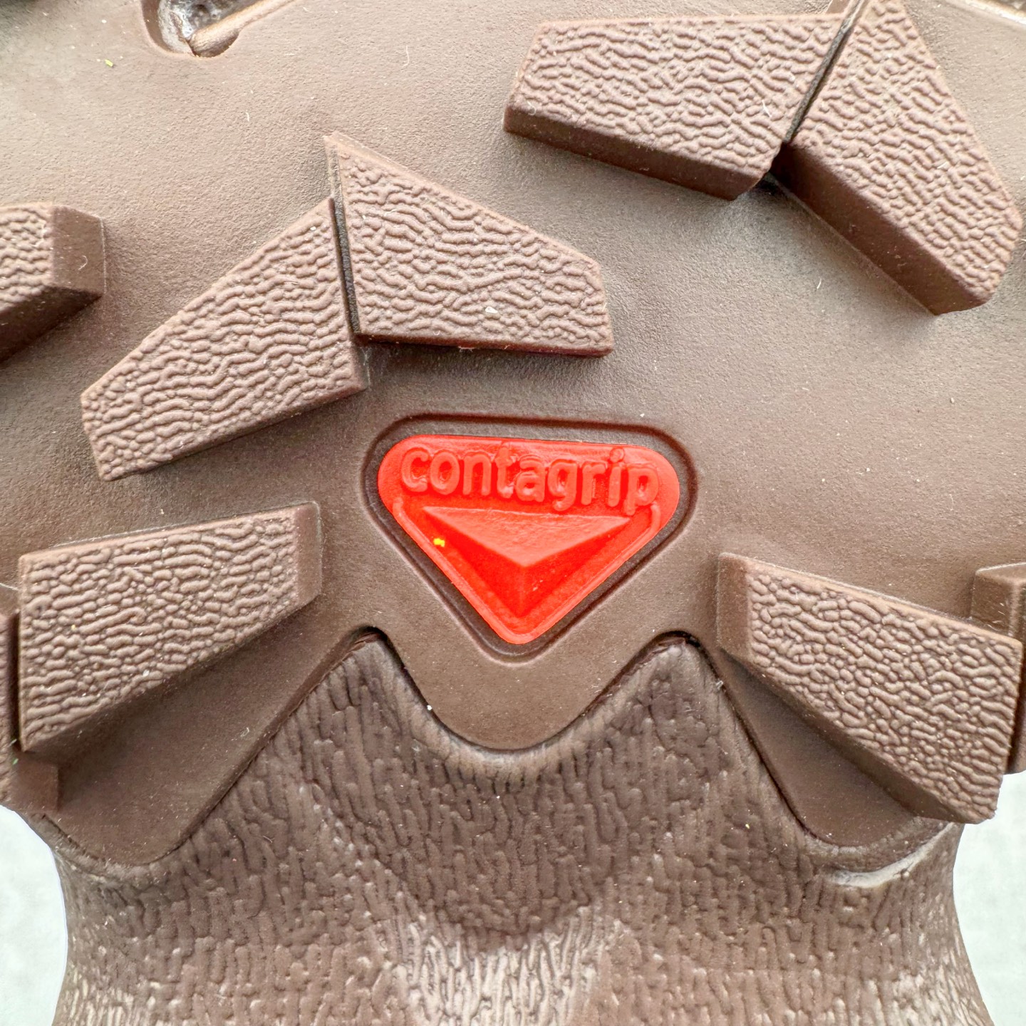 图片[20]-＃GX/绿X Salomon XT-4 OG Advanced 萨洛蒙系列低帮城市越野机能透气休闲运动鞋 鞋舌处附有迷你网眼袋收纳鞋绳以及下方的多色 Logo 标签 接着搭载奶油色 ACS 技术中底以及金色 TPU 塑料部件提升鞋款耐用性 中底与鞋面之间饰有海蓝色条状细节有效增添鞋款层次 最后应用黑色 Contragrip Chevron 外底完成鞋款设计 这次配色颇为高调 两款配色均以绚丽的渐变设计呈现 一款以粉紫渐变主打 另一款以黄绿渐变呈现 视觉效果相当吸睛 鞋面的使用玻璃纤维覆盖物加固 并通过细绳扣系带系统进行锁定 Salomon 的品牌logo 出现在脚后跟和前掌部位 中底虽然偏薄 但非常耐用 与模压塑料ACS 框架以及致密AC2 Muscle 鞋底单元结合 能够提供出色的支撑力和缓冲性 尺码：36 36.5 37.5 38 38.5 39 40 40.5 41 42 42.5 43 44 44.5 45-选品中心