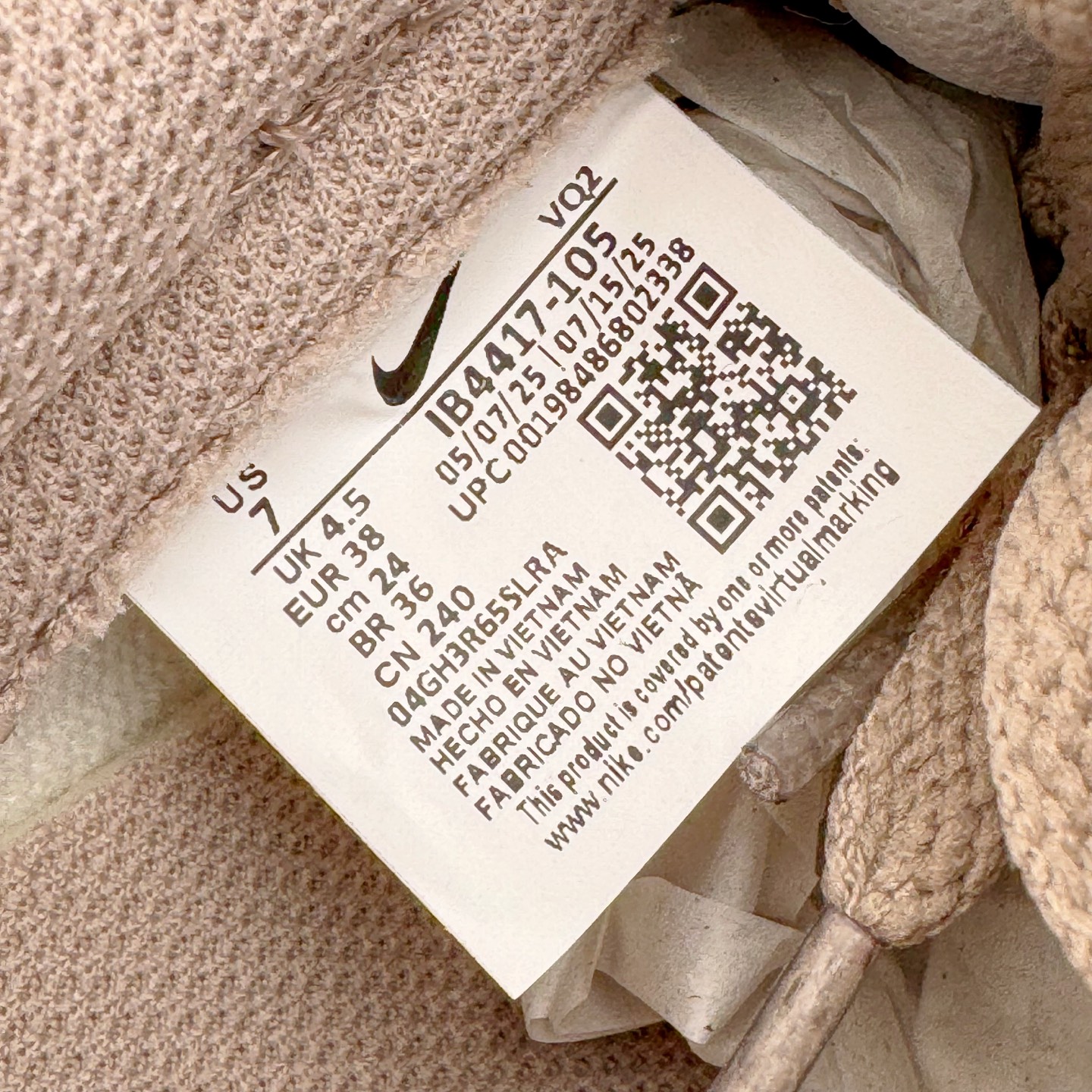 图片[12]-＃CS纯原 NK Dunk Low 淡粉白 IB4417-105 实力大厂出品 新配色陆续开发 利润个位数只为口碑 全套原纸板楦头开发 确保原汁原味 完美呈现DUNK版型 一比一鞋头弧度高度鞋身弧度 此版本只针对中端市场 皮料材质有所更替 其他数据细节工艺流程均保持一致 绝不口嗨 细节品控鞋型随意对比 独家私模官方第六代原厂航空铝磨具打磨大底 鞋头坡度极致还原 无解鞋型 原盒原配 圈内天花板工艺 原厂玻璃冲刀 超高清洁度 全鞋零毛边皮料切割 原厂中底布点胶 中底布拉帮走线遵循公司 尺码：36 36.5 37.5 38 38.5 39 40 40.5 41 42 42.5 43 44 44.5 45 46-选品中心