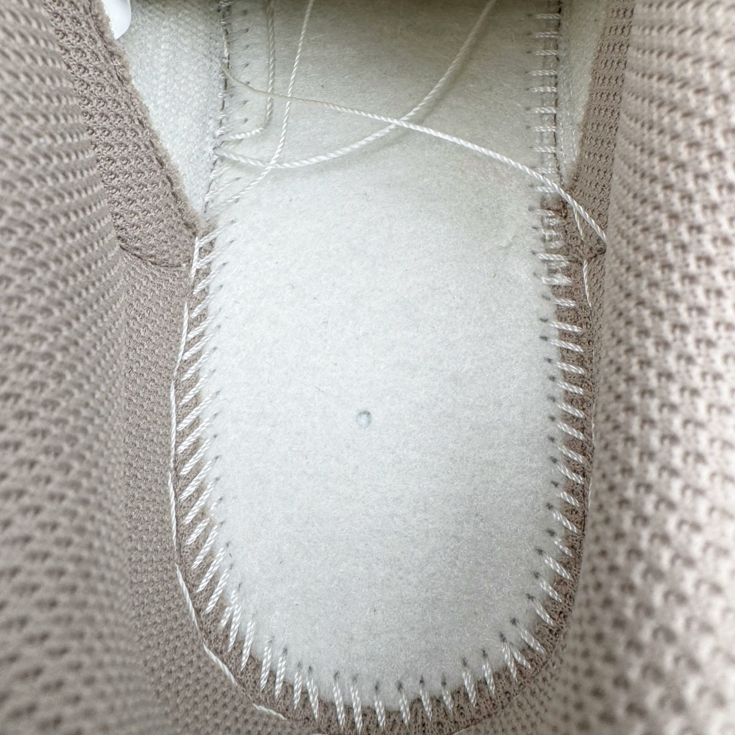 图片[10]-＃CS纯原 NK Dunk Low 淡粉白 IB4417-105 实力大厂出品 新配色陆续开发 利润个位数只为口碑 全套原纸板楦头开发 确保原汁原味 完美呈现DUNK版型 一比一鞋头弧度高度鞋身弧度 此版本只针对中端市场 皮料材质有所更替 其他数据细节工艺流程均保持一致 绝不口嗨 细节品控鞋型随意对比 独家私模官方第六代原厂航空铝磨具打磨大底 鞋头坡度极致还原 无解鞋型 原盒原配 圈内天花板工艺 原厂玻璃冲刀 超高清洁度 全鞋零毛边皮料切割 原厂中底布点胶 中底布拉帮走线遵循公司 尺码：36 36.5 37.5 38 38.5 39 40 40.5 41 42 42.5 43 44 44.5 45 46-选品中心