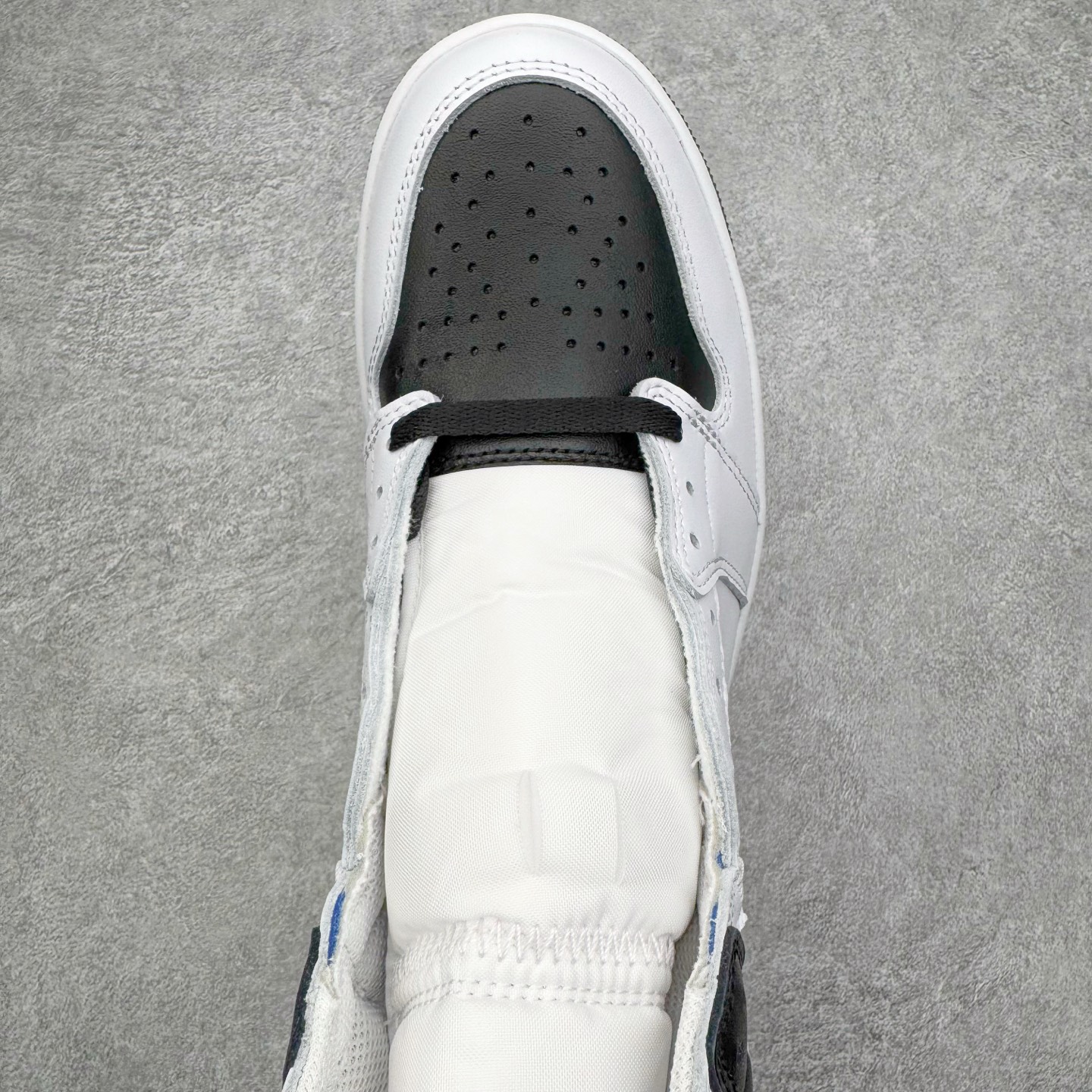 图片[4]-＃PK纯原 Union LA x Fragment Design x Air Jordan AJ1 Retro High NRG 藤原浩三方联名四色拼接灰 闪电黑白 II7282-100 圈内最强系列 高端零售特供批次 产品品控稳定性领先行业 各方面均可对飙L版 良心定价不杀猪 SZ原厂全套原楦原纸板冲刀磨具开发 原厂皮料加持 原厂港宝加持定型后跟R度完美 同源原厂电绣 飞翼针数密度立体效果一致 百分百一致原鞋 原厂拉帮工艺 针距密度一致 后跟弧度收口自然不对折 极致一眼正品既视感 进口玻璃冲刀皮料裁剪零毛边 全鞋电脑针车工艺 品控清洁度最高QC检验标准 免检产品 原厂订购鞋盒、鞋标、防尘纸、鞋撑、鞋带 追求极致的原厂味道 尺码：36 36.5 37.5 38 38.5 39 40 40.5 41 42 42.5 43 44 44.5 45 46 47.5-选品中心