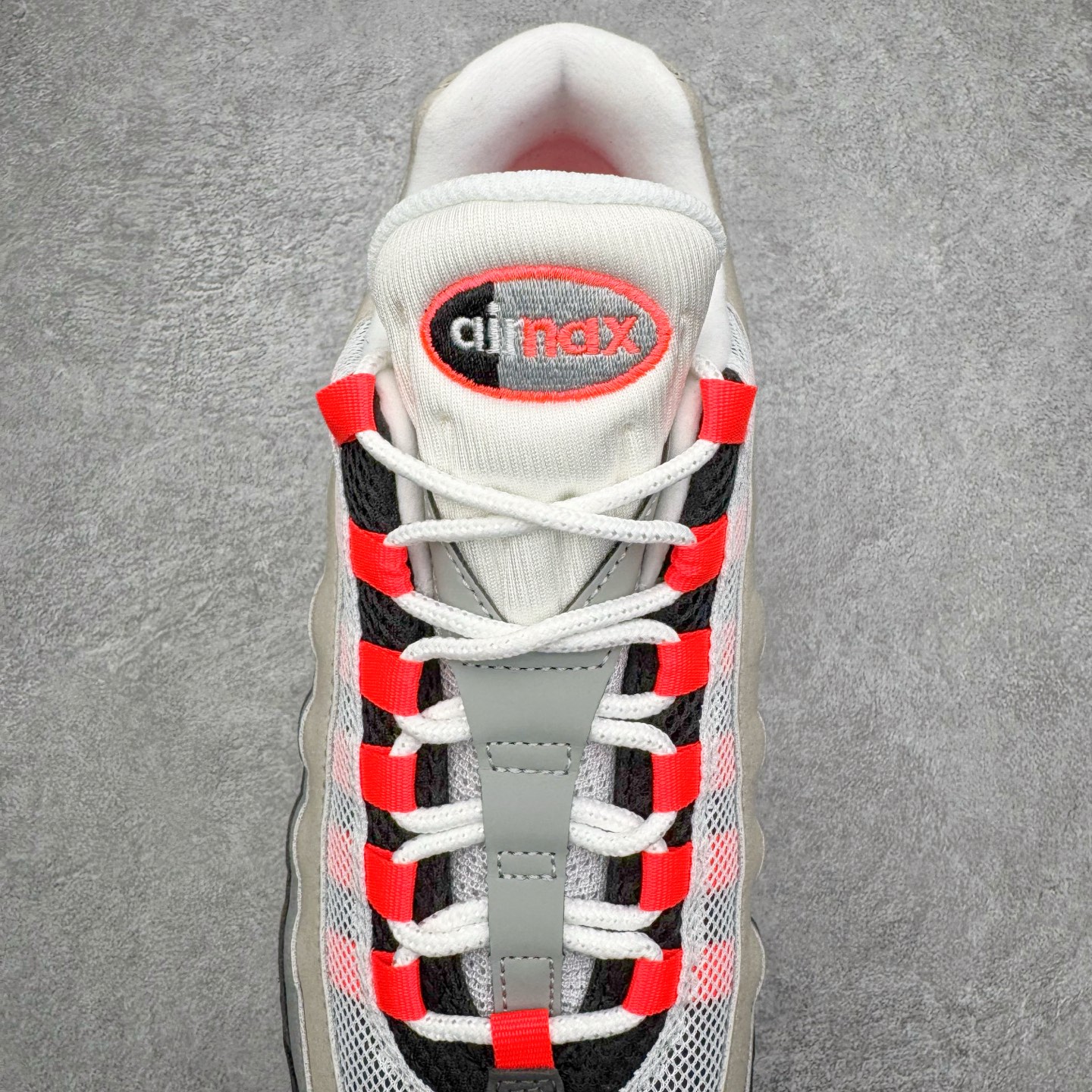 图片[5]-＃GX纯原 NK Air Max 95 复古减震气垫跑鞋 灰红 IM7410-001 经典重温 外单专供大厂出品 品质稳定 一百余色 终端操作 鞋款设计灵感源于人体构造 中底设计基于人体的脊柱构造 是整体设计的核心 尼龙孔眼代表了肋骨 而分层式面板和网眼象征着肌肉纤维和肉体组织 Air Max 95采用了两个独立的吹塑成型的Air-Sole单元 并首次在前掌使用可视化气垫设计 Swoosh logo夜当作一个 点符号放在了鞋子的后帮位置 20年的发展让 AIR MAX 95有了不同的故事 20年后再度面向世人的时候 焕然一新的面貌 让人有了另外一种清新脱俗的感觉 尺码：40 40.5 41 42 42.5 43 44 44.5 45 45.5 46 47.5 48.5-选品中心