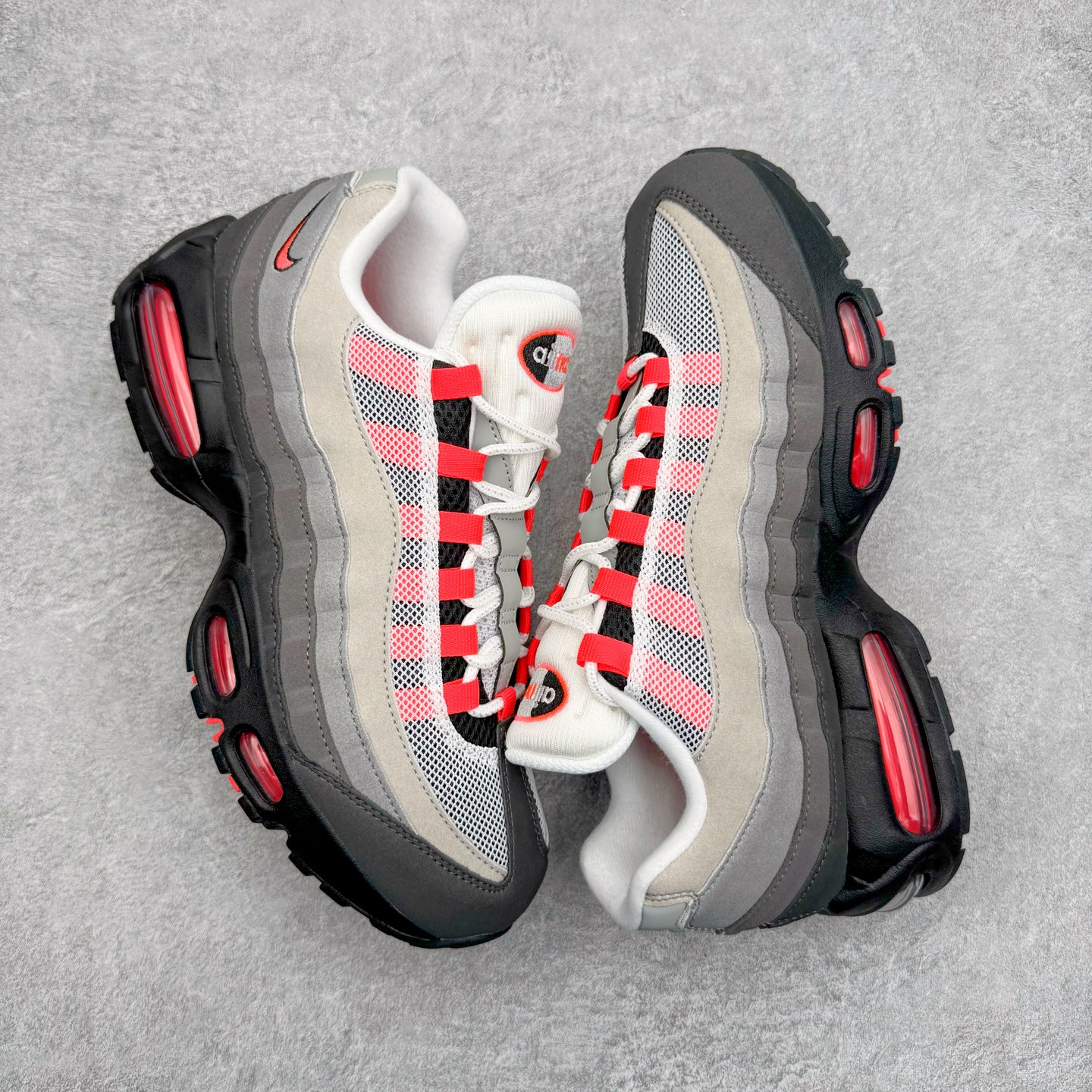 图片[3]-＃GX纯原 NK Air Max 95 复古减震气垫跑鞋 灰红 IM7410-001 经典重温 外单专供大厂出品 品质稳定 一百余色 终端操作 鞋款设计灵感源于人体构造 中底设计基于人体的脊柱构造 是整体设计的核心 尼龙孔眼代表了肋骨 而分层式面板和网眼象征着肌肉纤维和肉体组织 Air Max 95采用了两个独立的吹塑成型的Air-Sole单元 并首次在前掌使用可视化气垫设计 Swoosh logo夜当作一个 点符号放在了鞋子的后帮位置 20年的发展让 AIR MAX 95有了不同的故事 20年后再度面向世人的时候 焕然一新的面貌 让人有了另外一种清新脱俗的感觉 尺码：40 40.5 41 42 42.5 43 44 44.5 45 45.5 46 47.5 48.5-选品中心