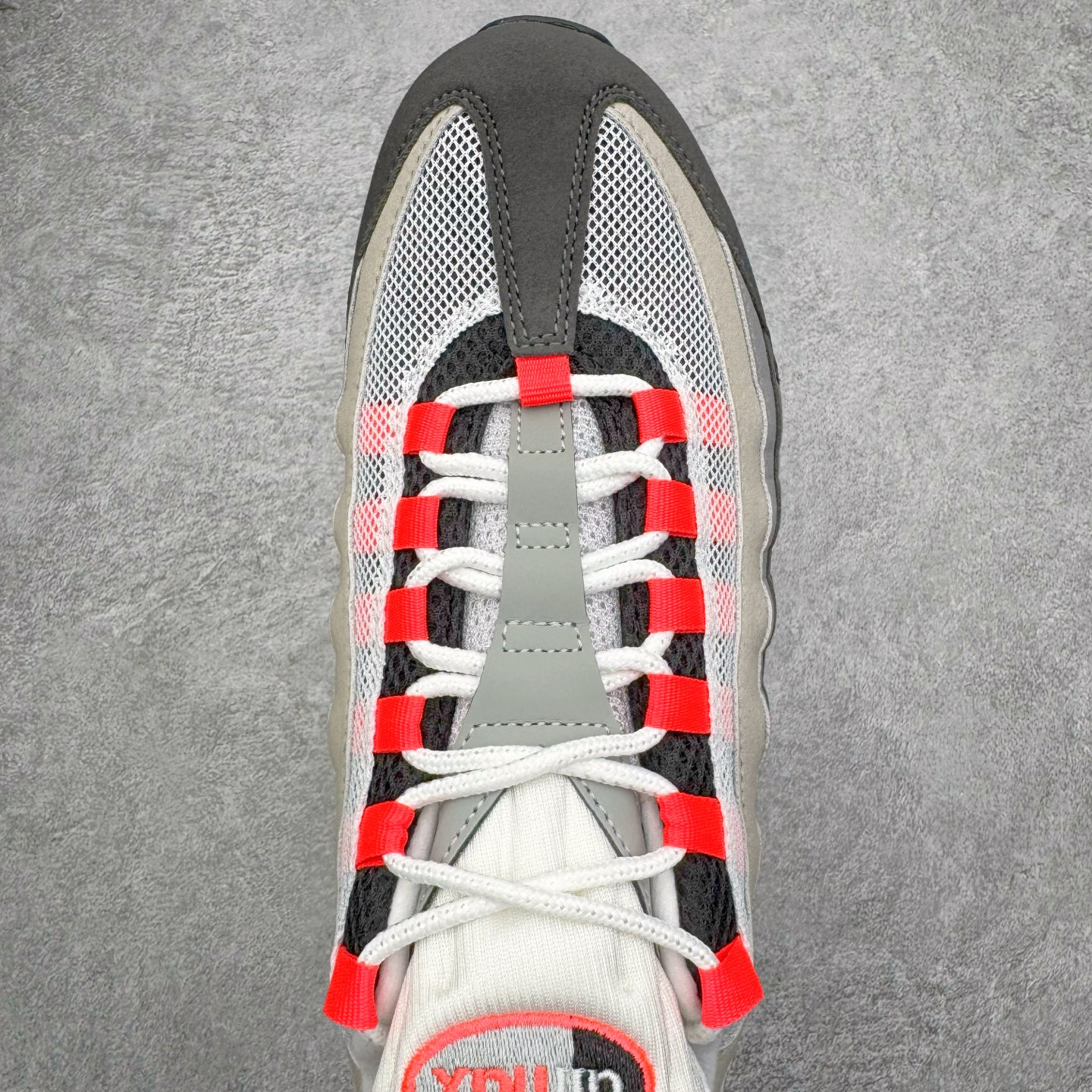 图片[4]-＃GX纯原 NK Air Max 95 复古减震气垫跑鞋 灰红 IM7410-001 经典重温 外单专供大厂出品 品质稳定 一百余色 终端操作 鞋款设计灵感源于人体构造 中底设计基于人体的脊柱构造 是整体设计的核心 尼龙孔眼代表了肋骨 而分层式面板和网眼象征着肌肉纤维和肉体组织 Air Max 95采用了两个独立的吹塑成型的Air-Sole单元 并首次在前掌使用可视化气垫设计 Swoosh logo夜当作一个 点符号放在了鞋子的后帮位置 20年的发展让 AIR MAX 95有了不同的故事 20年后再度面向世人的时候 焕然一新的面貌 让人有了另外一种清新脱俗的感觉 尺码：40 40.5 41 42 42.5 43 44 44.5 45 45.5 46 47.5 48.5-选品中心