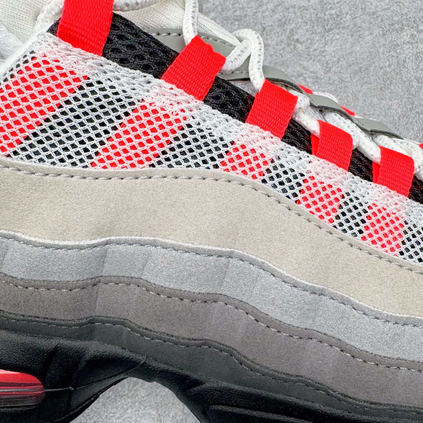 图片[15]-＃GX纯原 NK Air Max 95 复古减震气垫跑鞋 灰红 IM7410-001 经典重温 外单专供大厂出品 品质稳定 一百余色 终端操作 鞋款设计灵感源于人体构造 中底设计基于人体的脊柱构造 是整体设计的核心 尼龙孔眼代表了肋骨 而分层式面板和网眼象征着肌肉纤维和肉体组织 Air Max 95采用了两个独立的吹塑成型的Air-Sole单元 并首次在前掌使用可视化气垫设计 Swoosh logo夜当作一个 点符号放在了鞋子的后帮位置 20年的发展让 AIR MAX 95有了不同的故事 20年后再度面向世人的时候 焕然一新的面貌 让人有了另外一种清新脱俗的感觉 尺码：40 40.5 41 42 42.5 43 44 44.5 45 45.5 46 47.5 48.5-选品中心