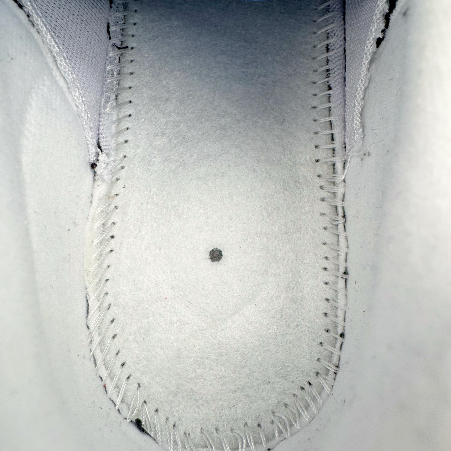 图片[11]-＃GX纯原 NK Air Max 95 复古减震气垫跑鞋 灰红 IM7410-001 经典重温 外单专供大厂出品 品质稳定 一百余色 终端操作 鞋款设计灵感源于人体构造 中底设计基于人体的脊柱构造 是整体设计的核心 尼龙孔眼代表了肋骨 而分层式面板和网眼象征着肌肉纤维和肉体组织 Air Max 95采用了两个独立的吹塑成型的Air-Sole单元 并首次在前掌使用可视化气垫设计 Swoosh logo夜当作一个 点符号放在了鞋子的后帮位置 20年的发展让 AIR MAX 95有了不同的故事 20年后再度面向世人的时候 焕然一新的面貌 让人有了另外一种清新脱俗的感觉 尺码：40 40.5 41 42 42.5 43 44 44.5 45 45.5 46 47.5 48.5-选品中心