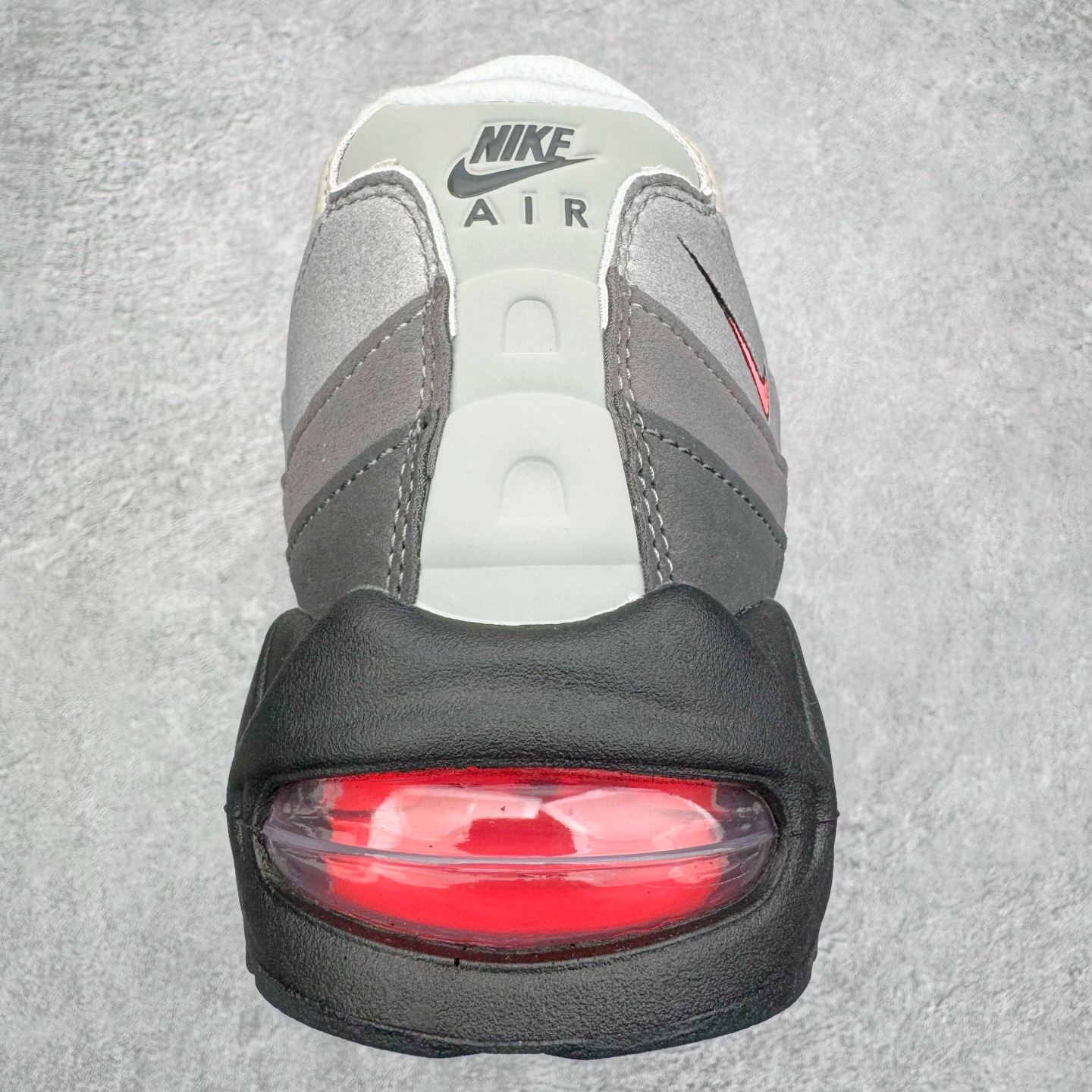 图片[8]-＃GX纯原 NK Air Max 95 复古减震气垫跑鞋 灰红 IM7410-001 经典重温 外单专供大厂出品 品质稳定 一百余色 终端操作 鞋款设计灵感源于人体构造 中底设计基于人体的脊柱构造 是整体设计的核心 尼龙孔眼代表了肋骨 而分层式面板和网眼象征着肌肉纤维和肉体组织 Air Max 95采用了两个独立的吹塑成型的Air-Sole单元 并首次在前掌使用可视化气垫设计 Swoosh logo夜当作一个 点符号放在了鞋子的后帮位置 20年的发展让 AIR MAX 95有了不同的故事 20年后再度面向世人的时候 焕然一新的面貌 让人有了另外一种清新脱俗的感觉 尺码：40 40.5 41 42 42.5 43 44 44.5 45 45.5 46 47.5 48.5-选品中心